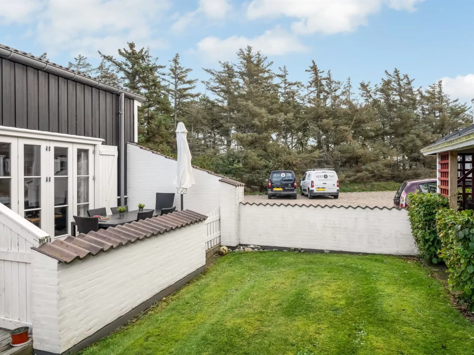 "Epiphania" - 100m to the fjord-Buiten