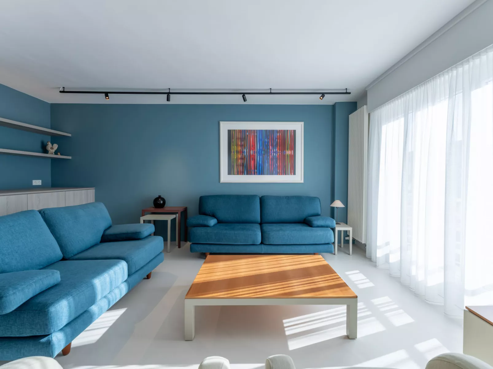 Marie Antoinette close by the sea-Binnen