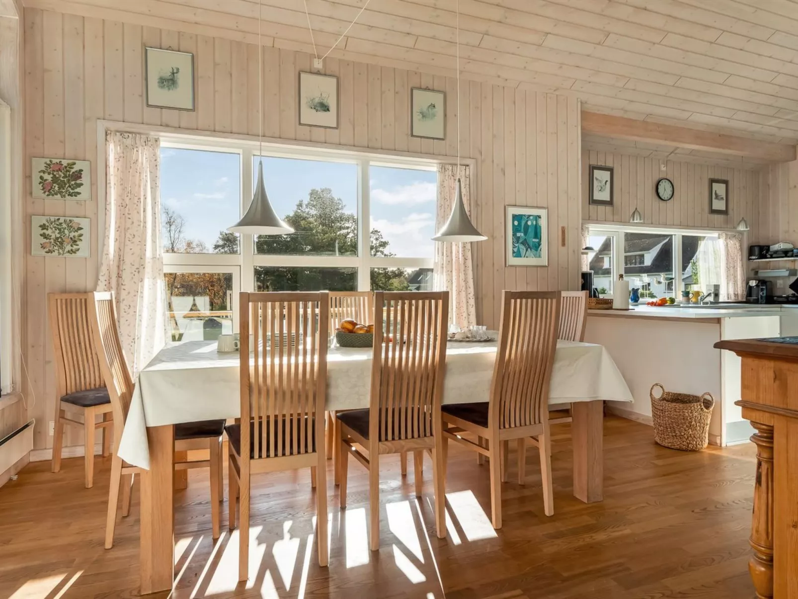 "Tjorven" - 400m from the sea-Binnen