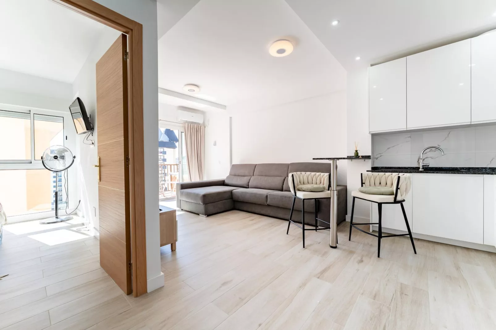 CT 402 - Faro's Perla Beachapartment Fuengirola-Woonkamer