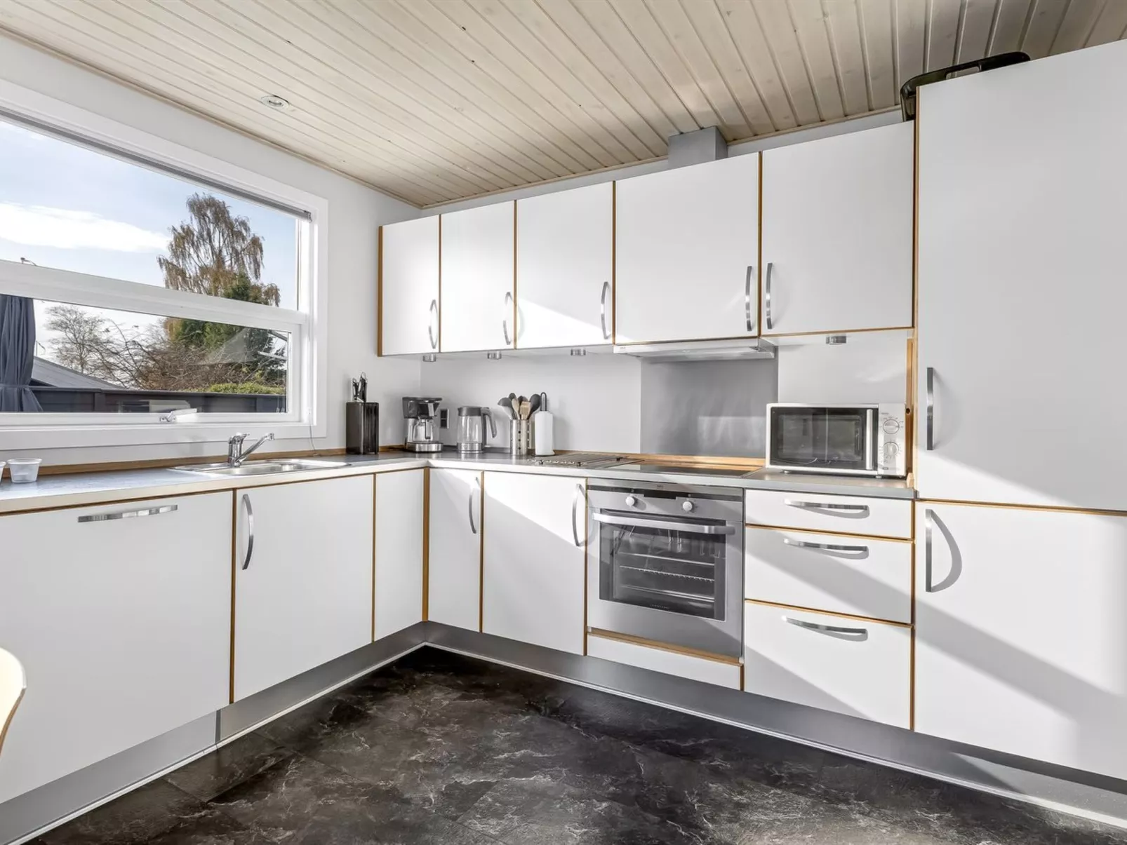 "Eugenia" - 300m from the sea-Binnen