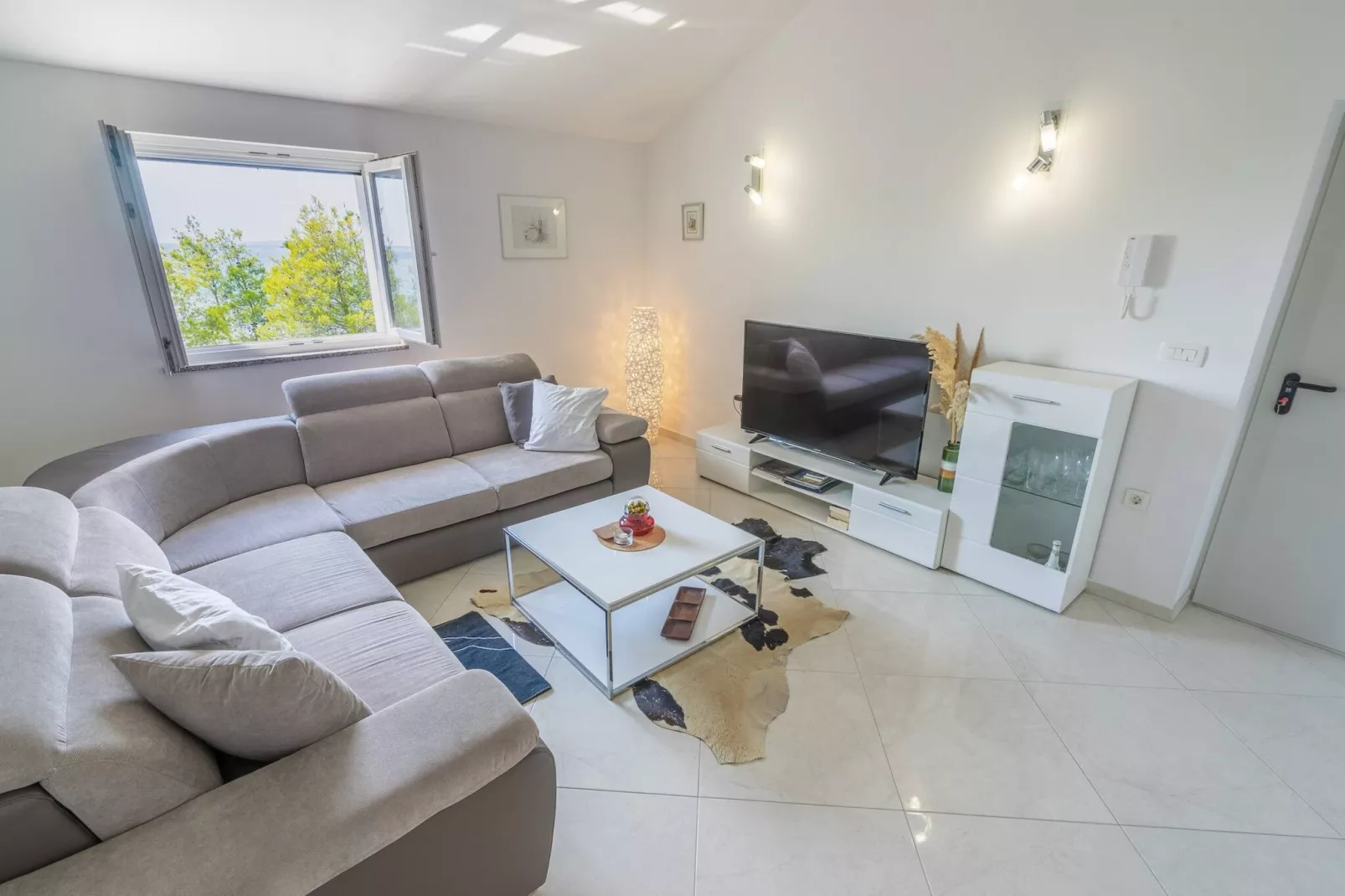 Sea view apartment Privlaka-Woonkamer