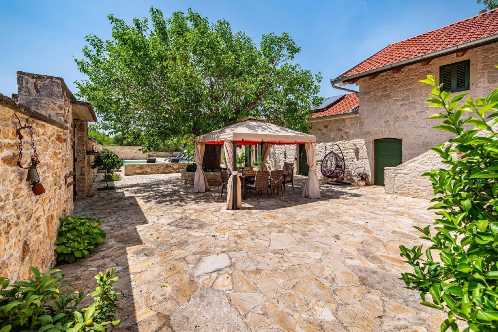 Authentic Villa Zvonko-Tuinen zomer