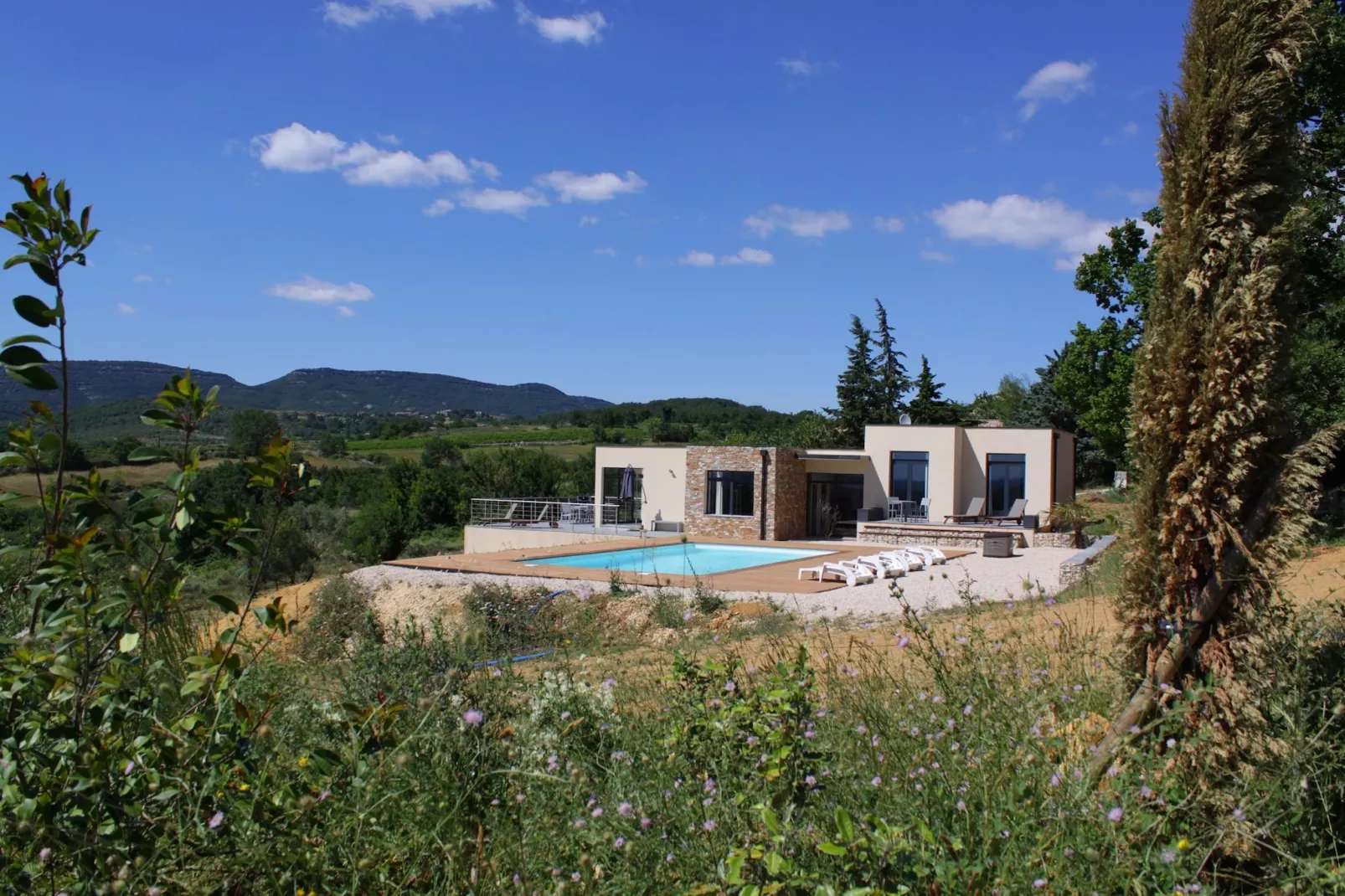 Villa moderne-Buitenkant zomer