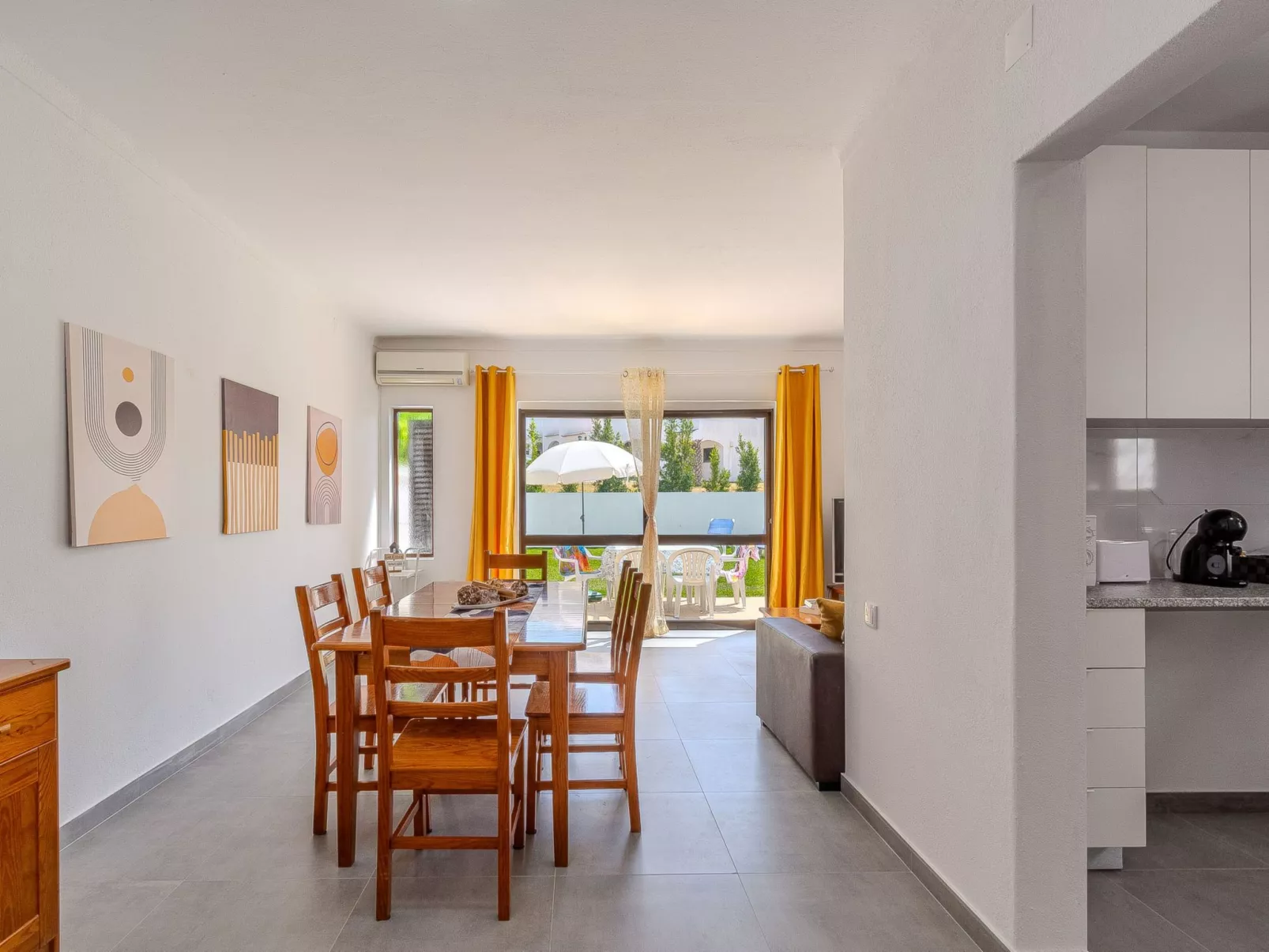 Amélia - Sunny Way-Binnen