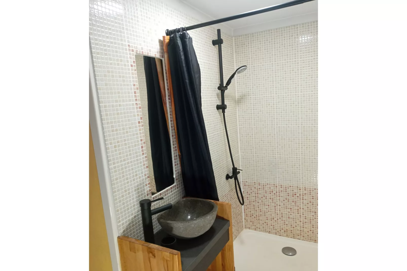 Villa - LES VANS-Badkamer