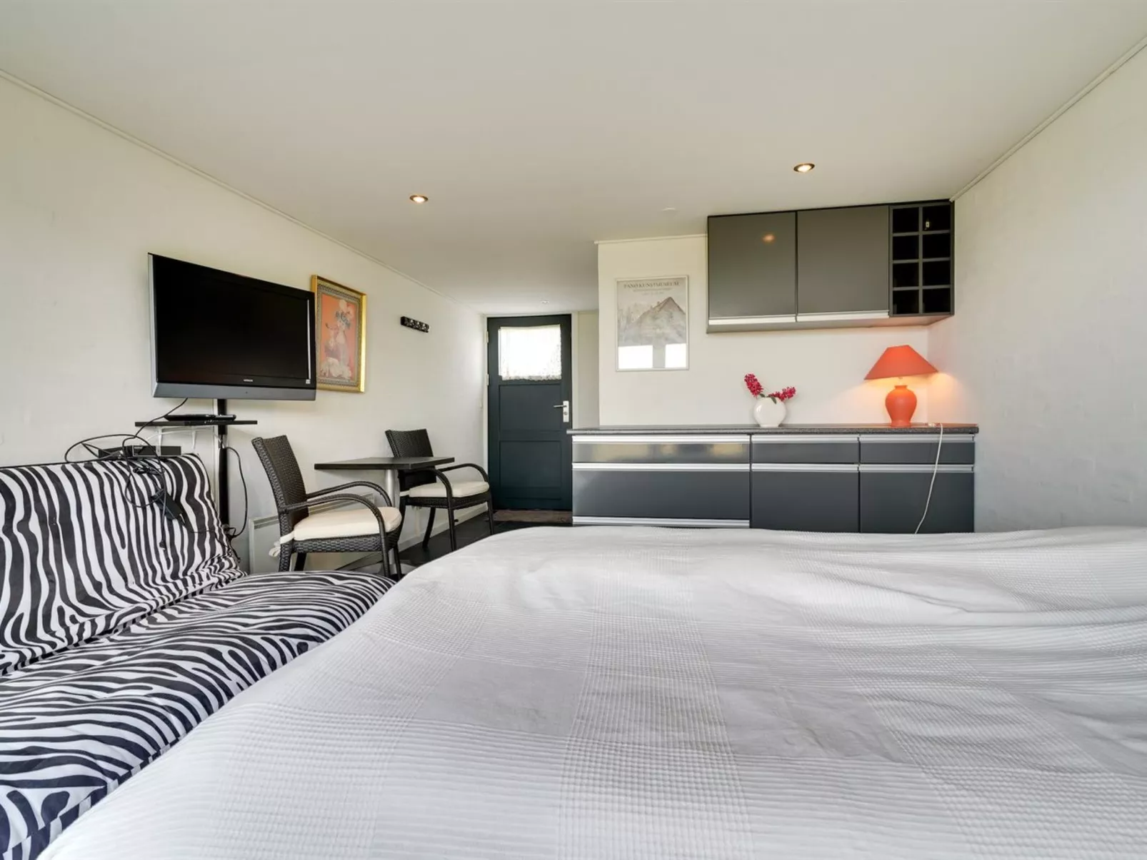 "Anselmi" - 450m from the sea-Binnen