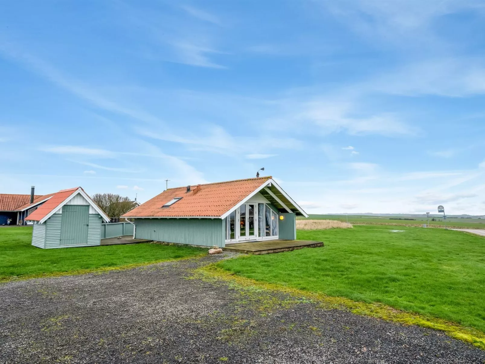 "Lonne" - 750m to the fjord-Buiten