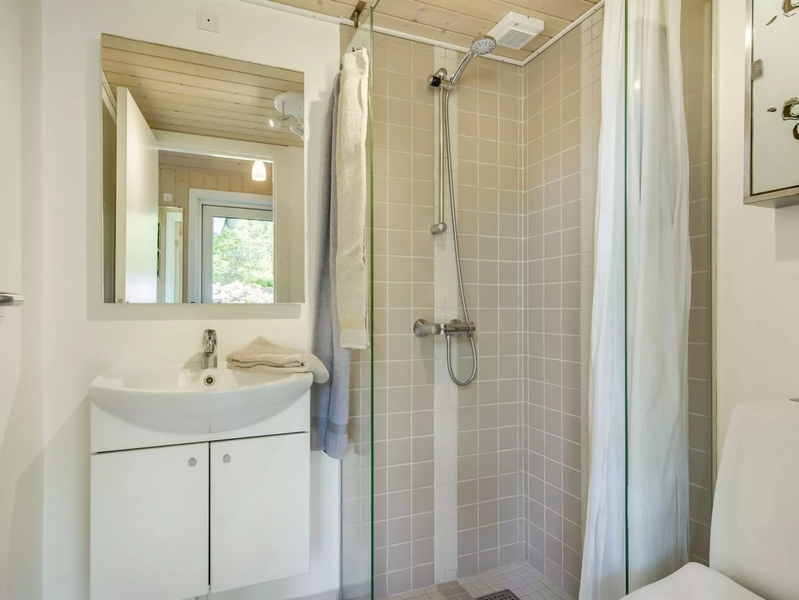 "Anemone" - 700m from the sea-Binnen