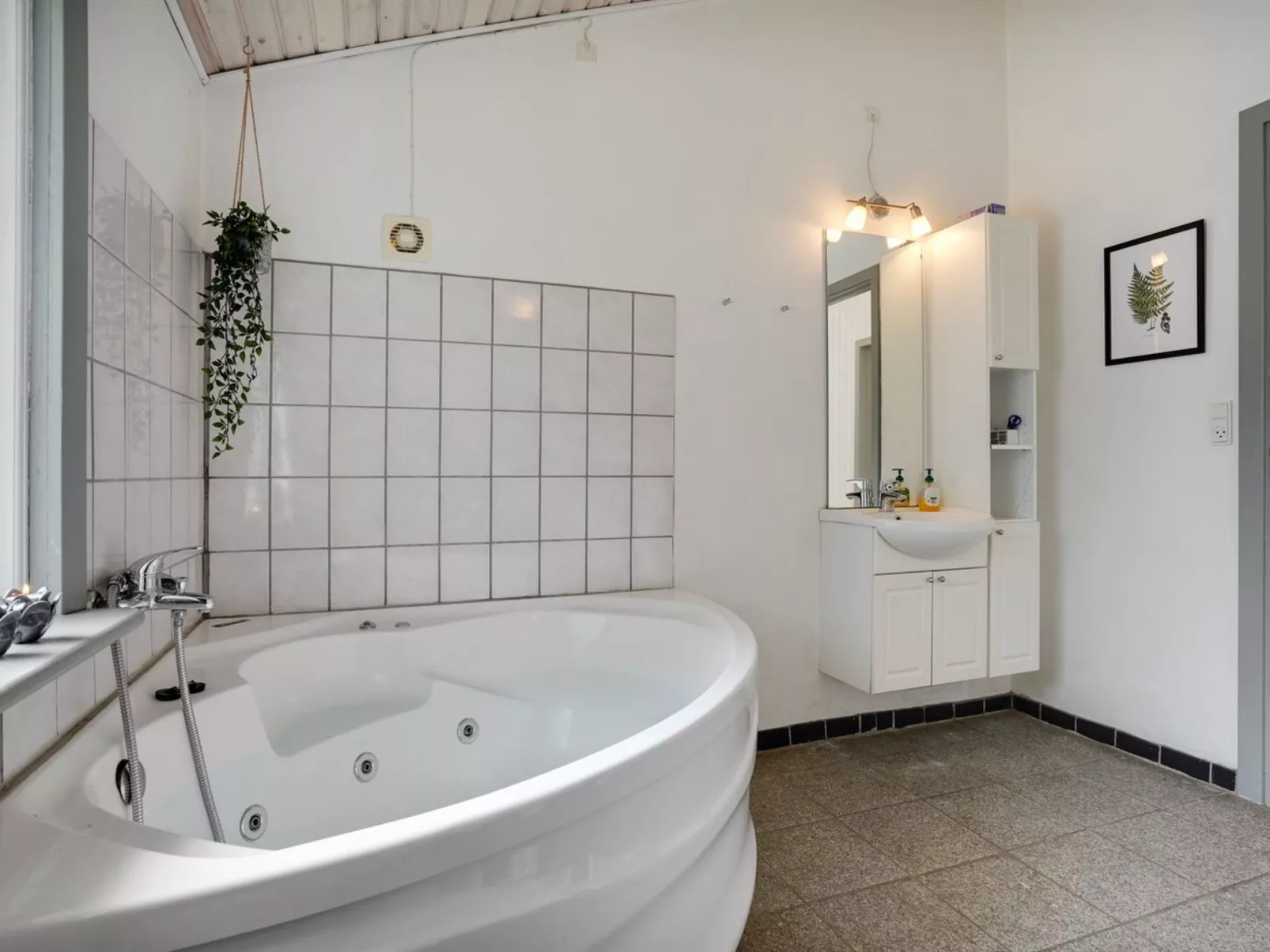 "Aiden" - 300m from the sea-Binnen