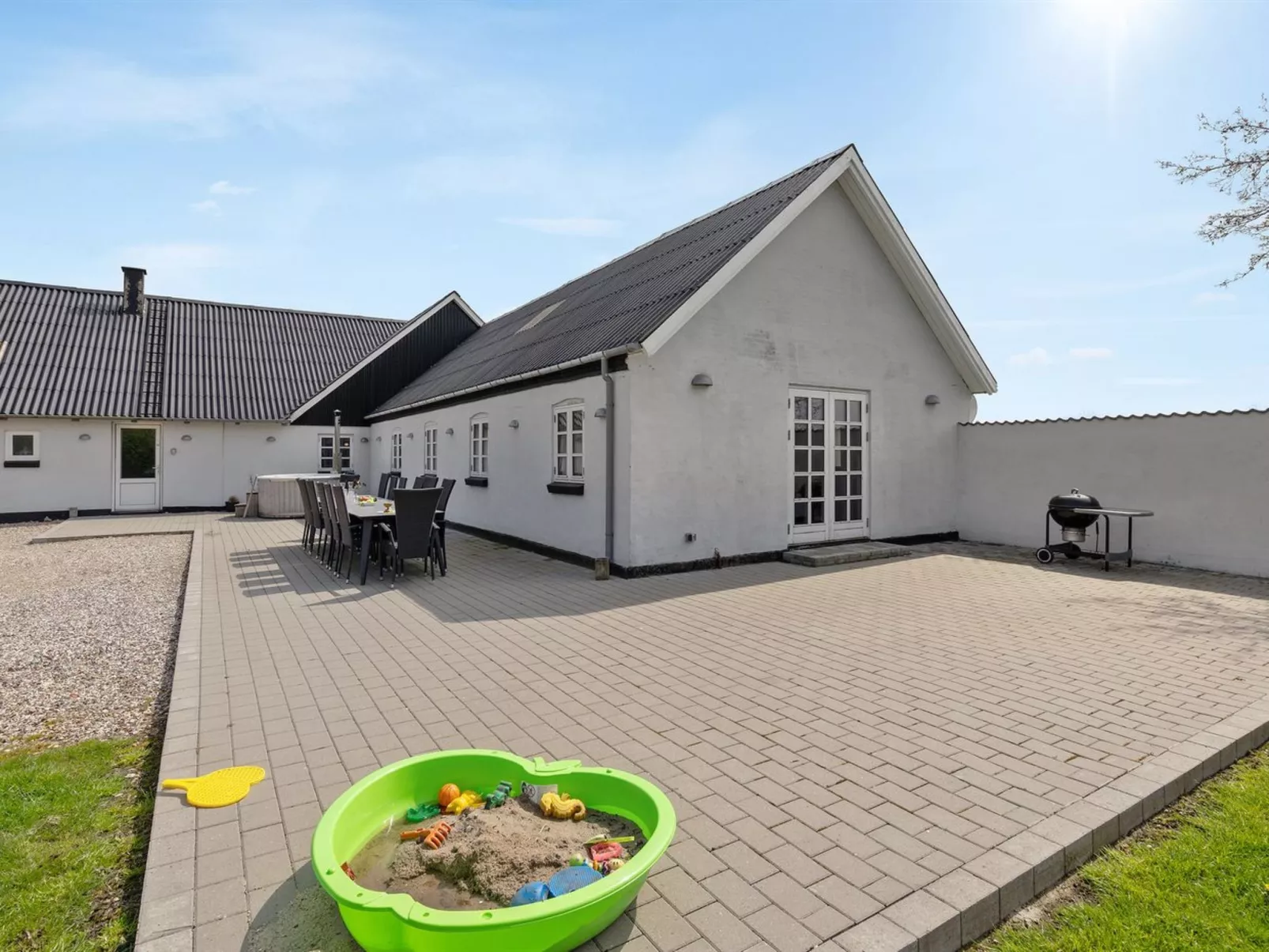 "Folkar" - 3km to the fjord-Buiten