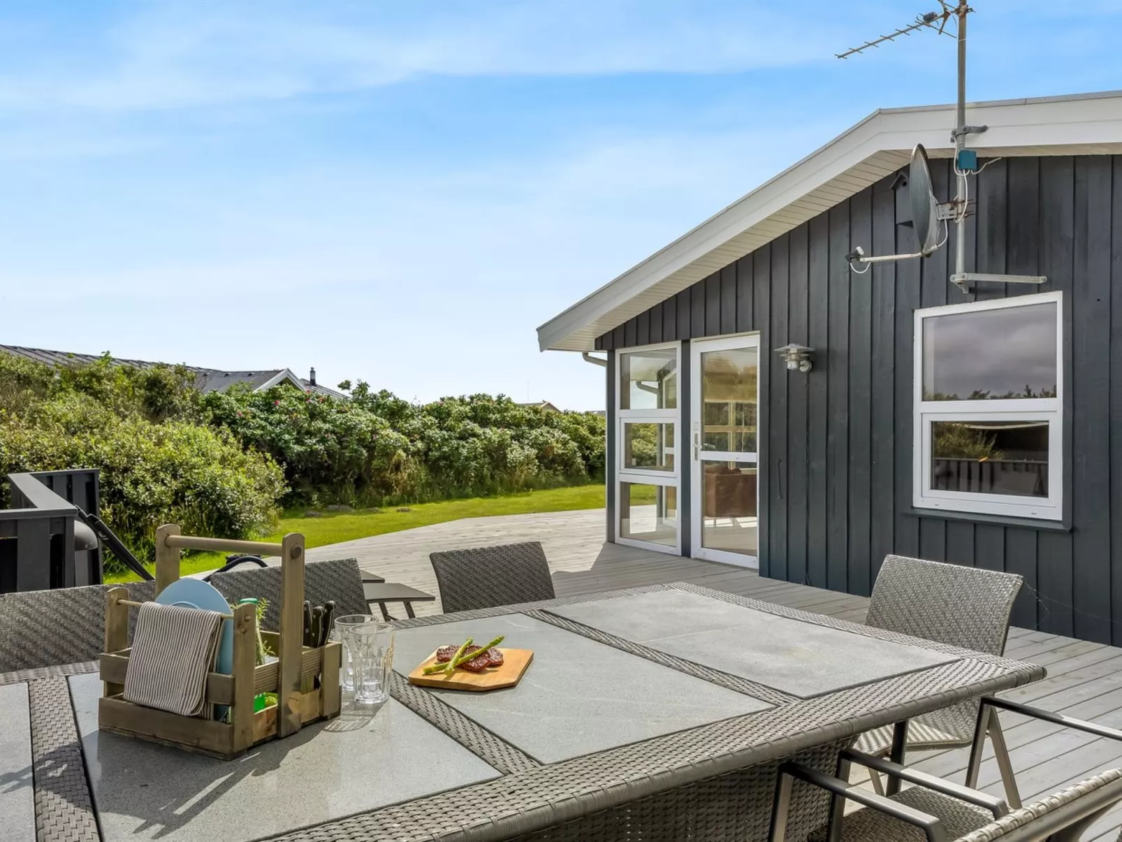 "Cvetan" - 200m from the sea-Buiten