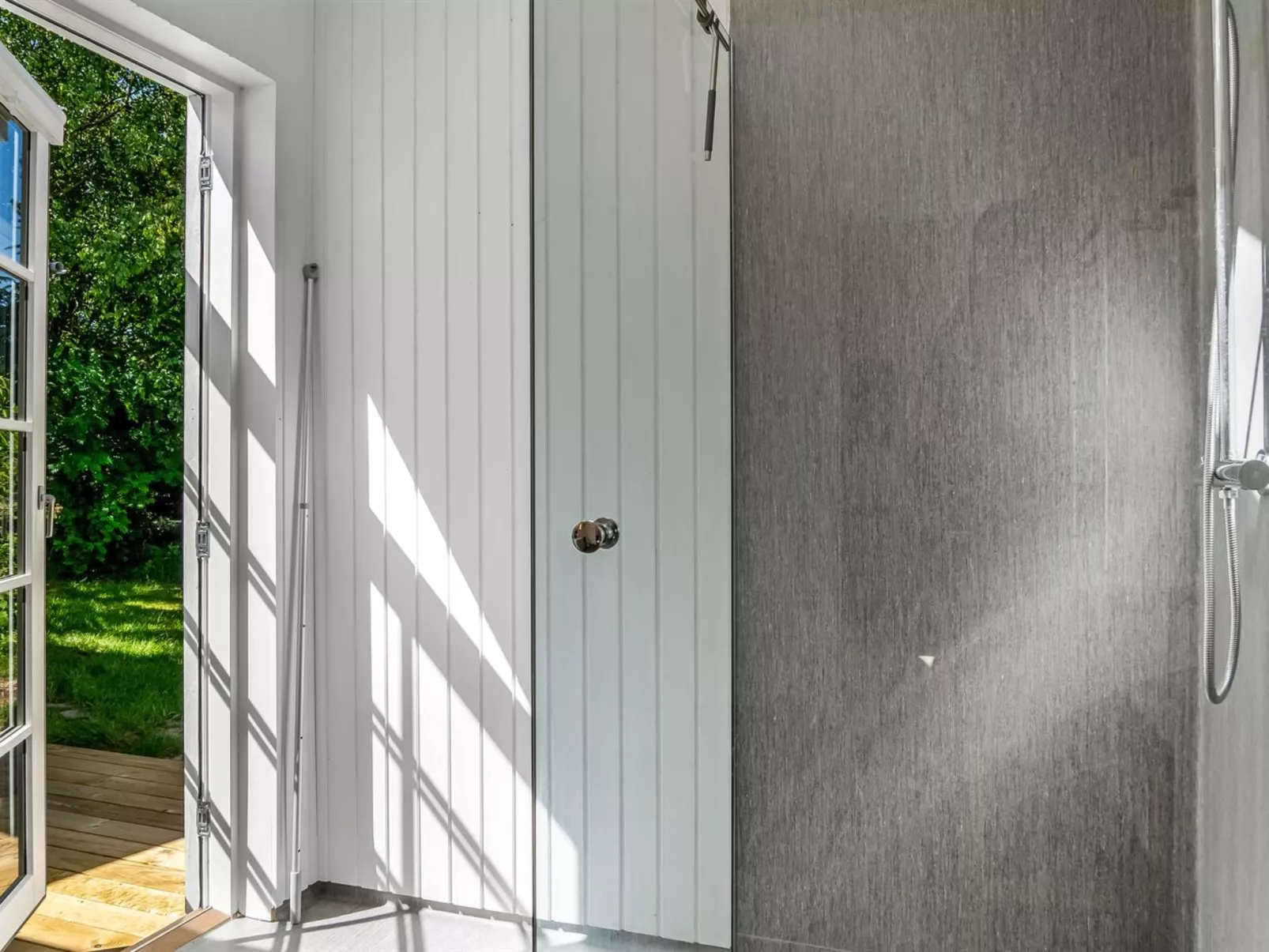 "Ansberga" - 1km from the sea-Binnen