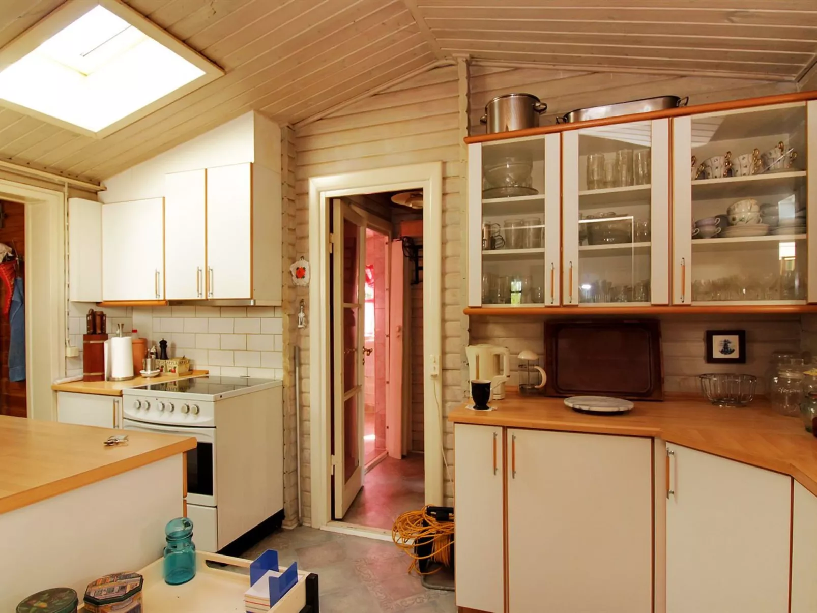 "Enrik" - 123m from the sea-Binnen