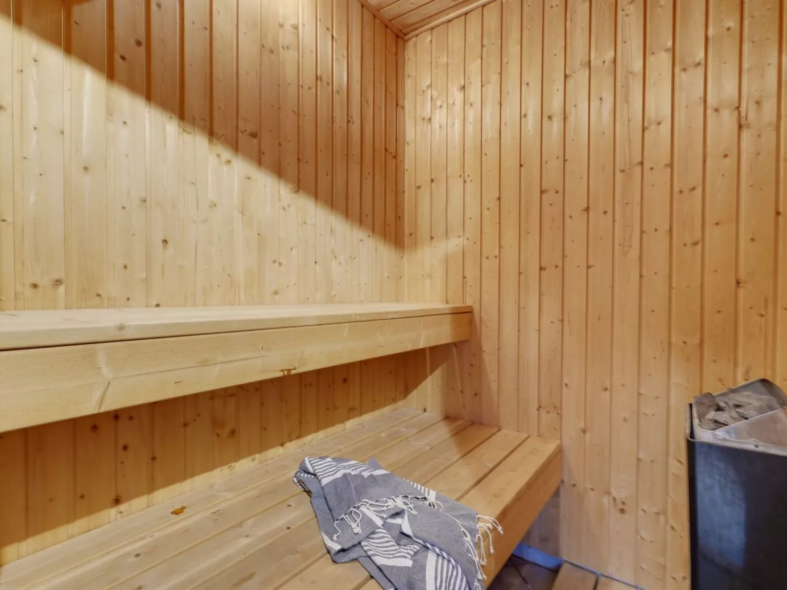 "Asdis" - 2.8km from the sea-Binnen