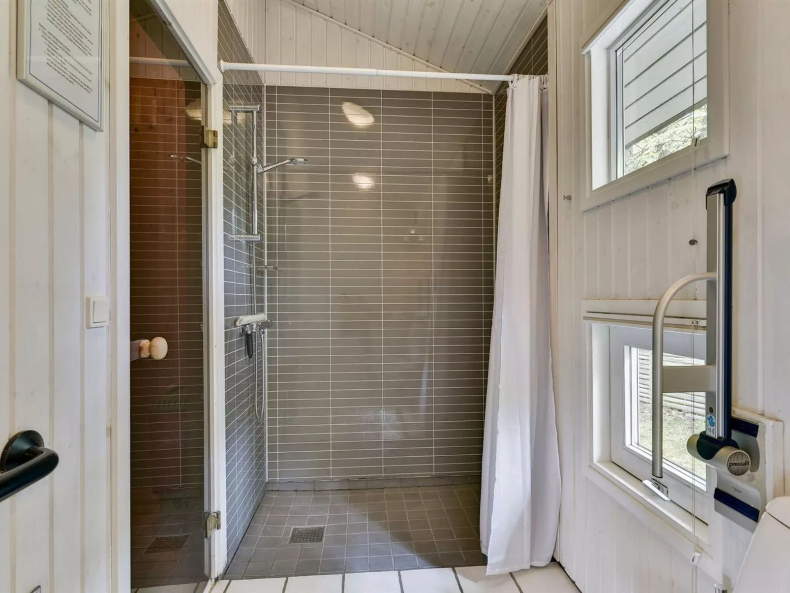 "Riaan" - 200m from the sea-Binnen