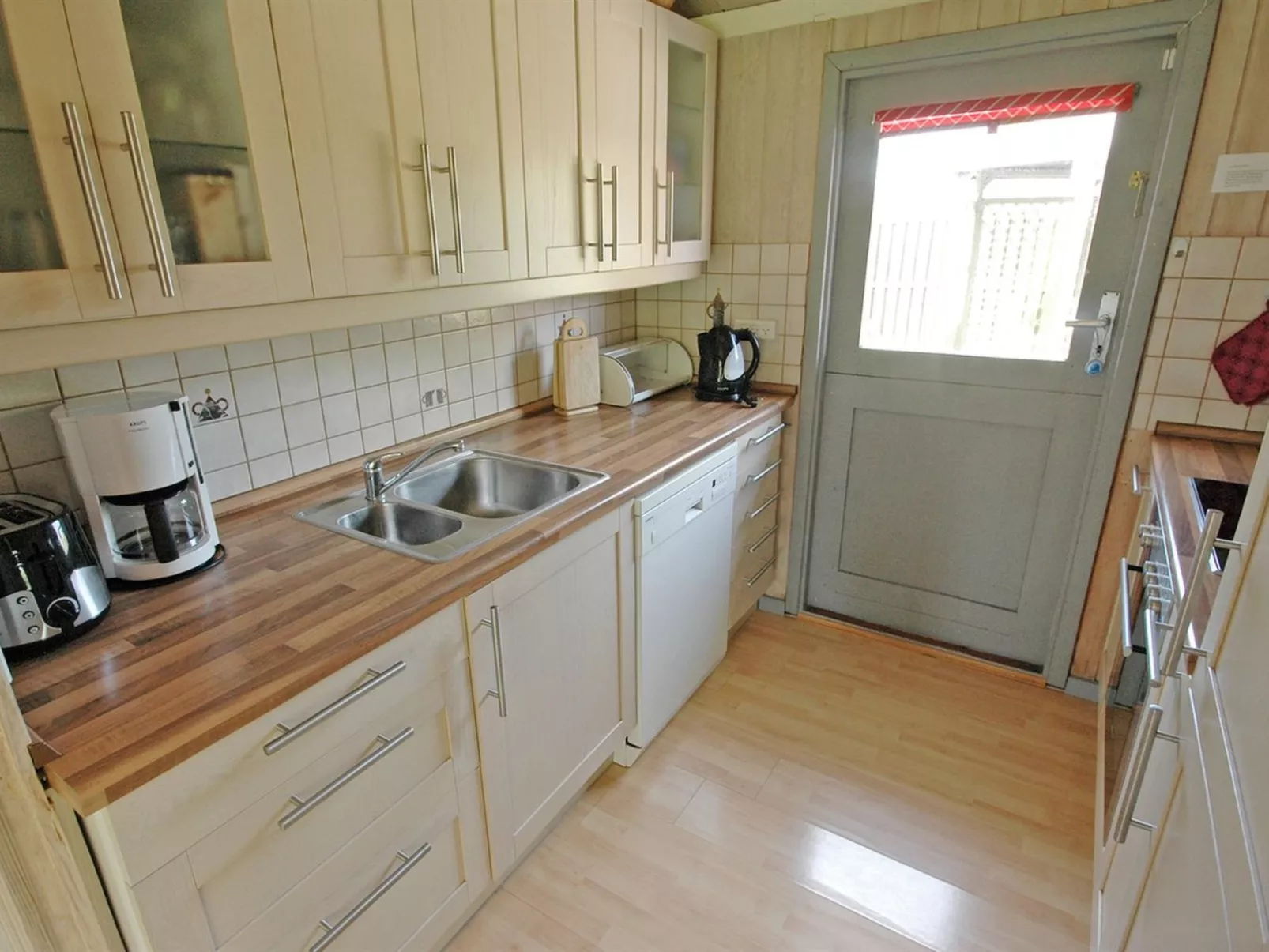 "Yari" - 250m from the sea-Binnen