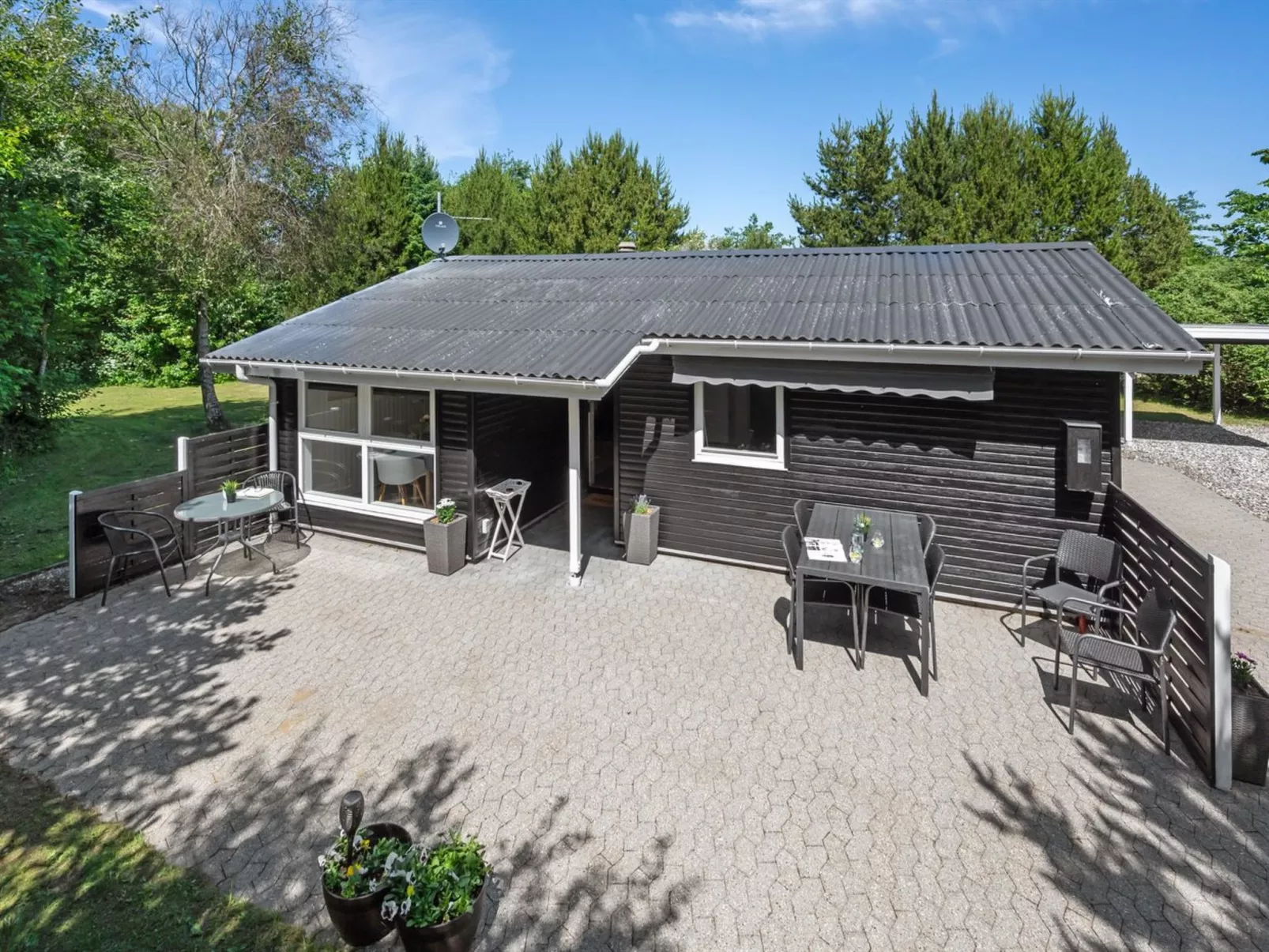 "Sanni" - 1.6km from the sea-Buiten