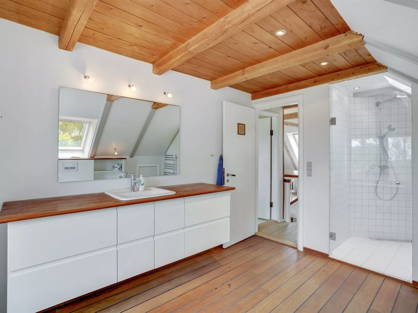 "Nella" - 1.2km from the sea-Binnen