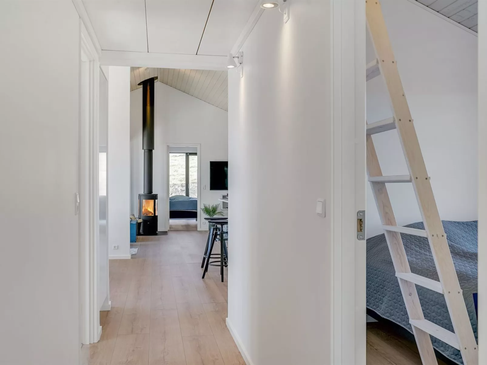 "Aiko" - 50m from the sea-Binnen