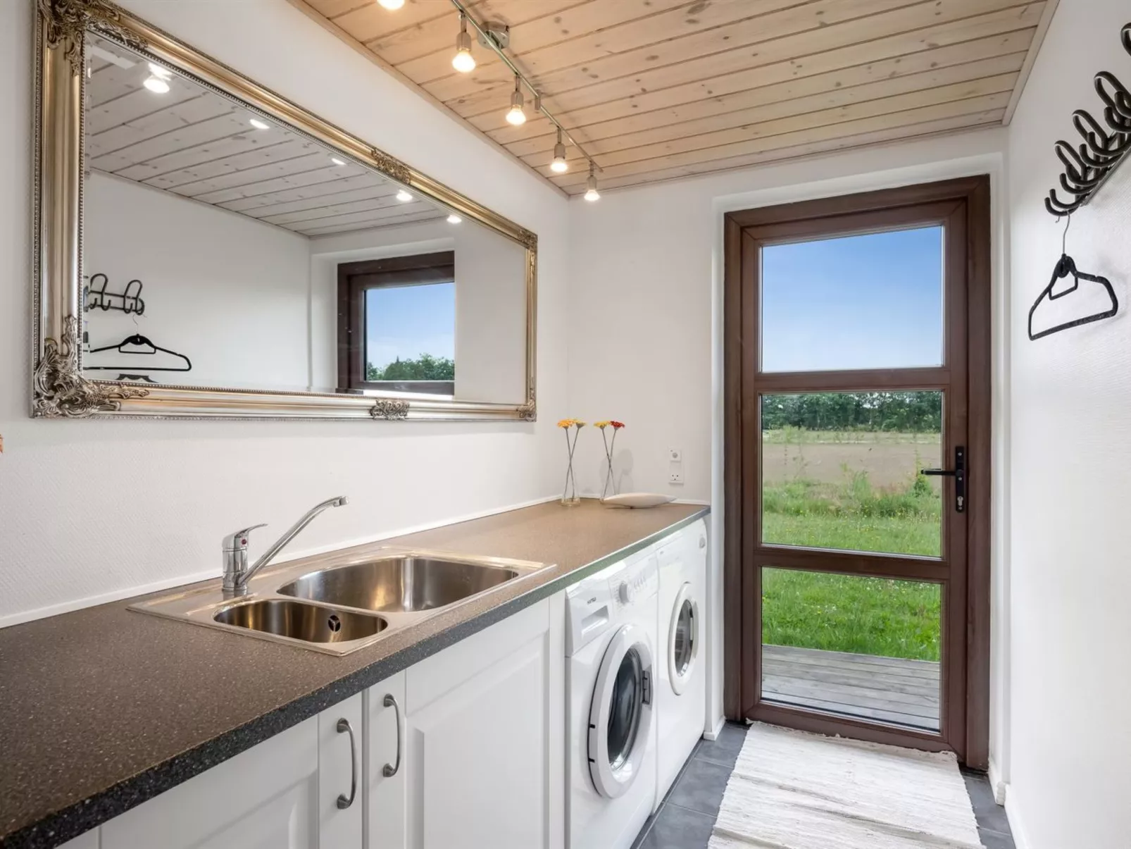 "Silvia" - 300m to the fjord-Binnen