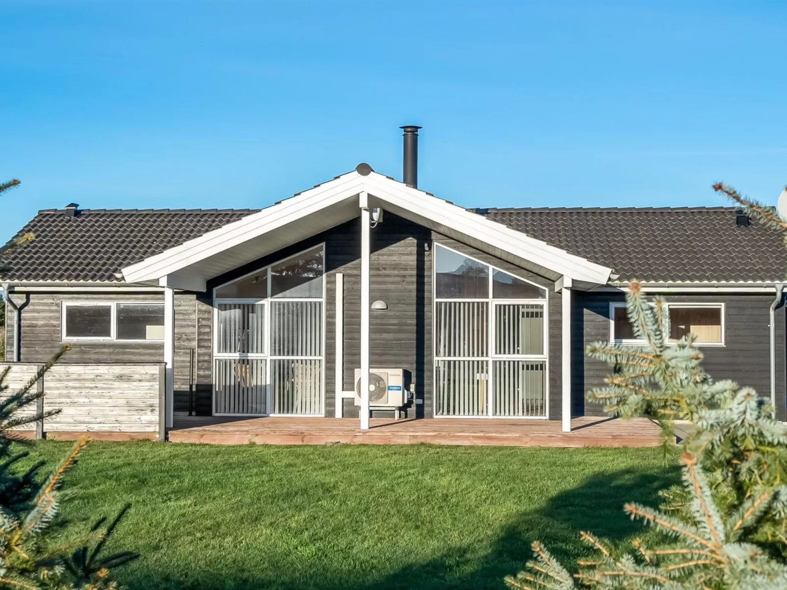 "Oskarvine" - 900m from the sea - Buiten