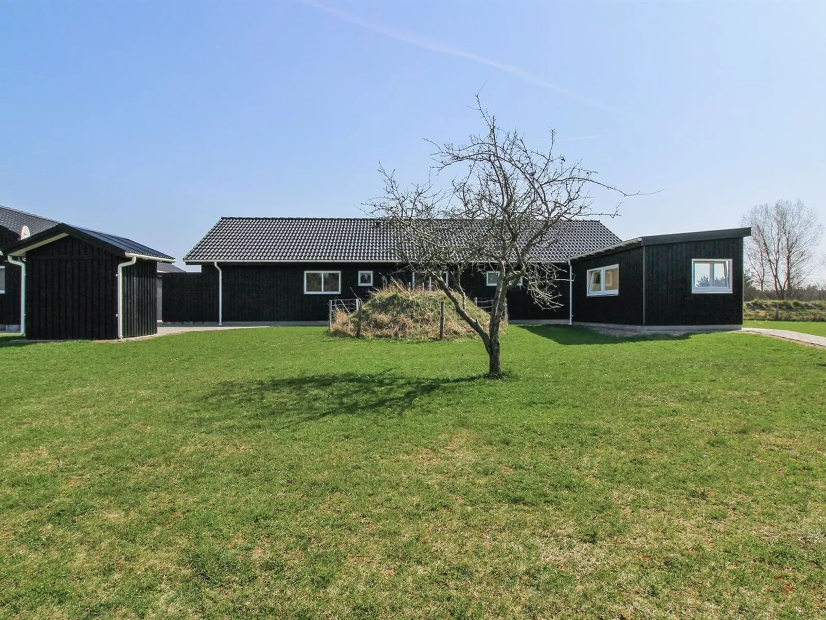 "Ethel" - 1.5km to the fjord-Buiten