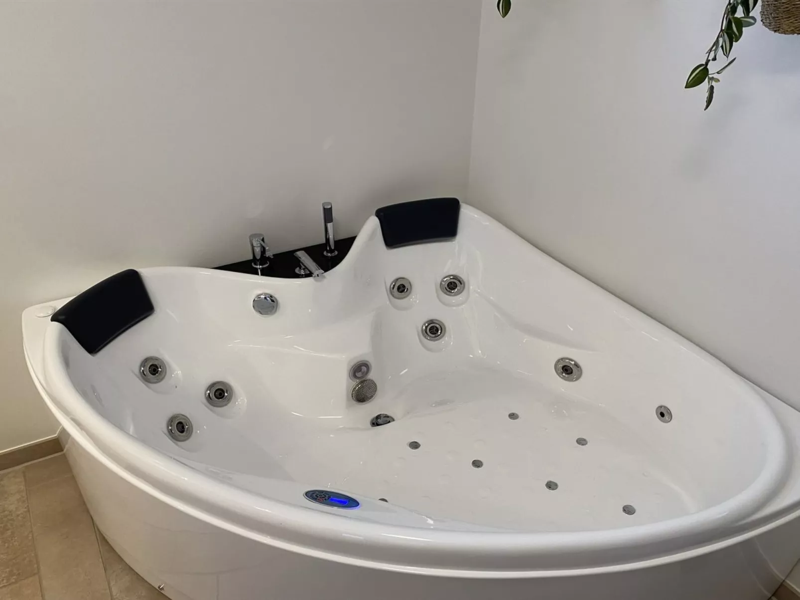 "Finja" - 500m from the sea-Binnen