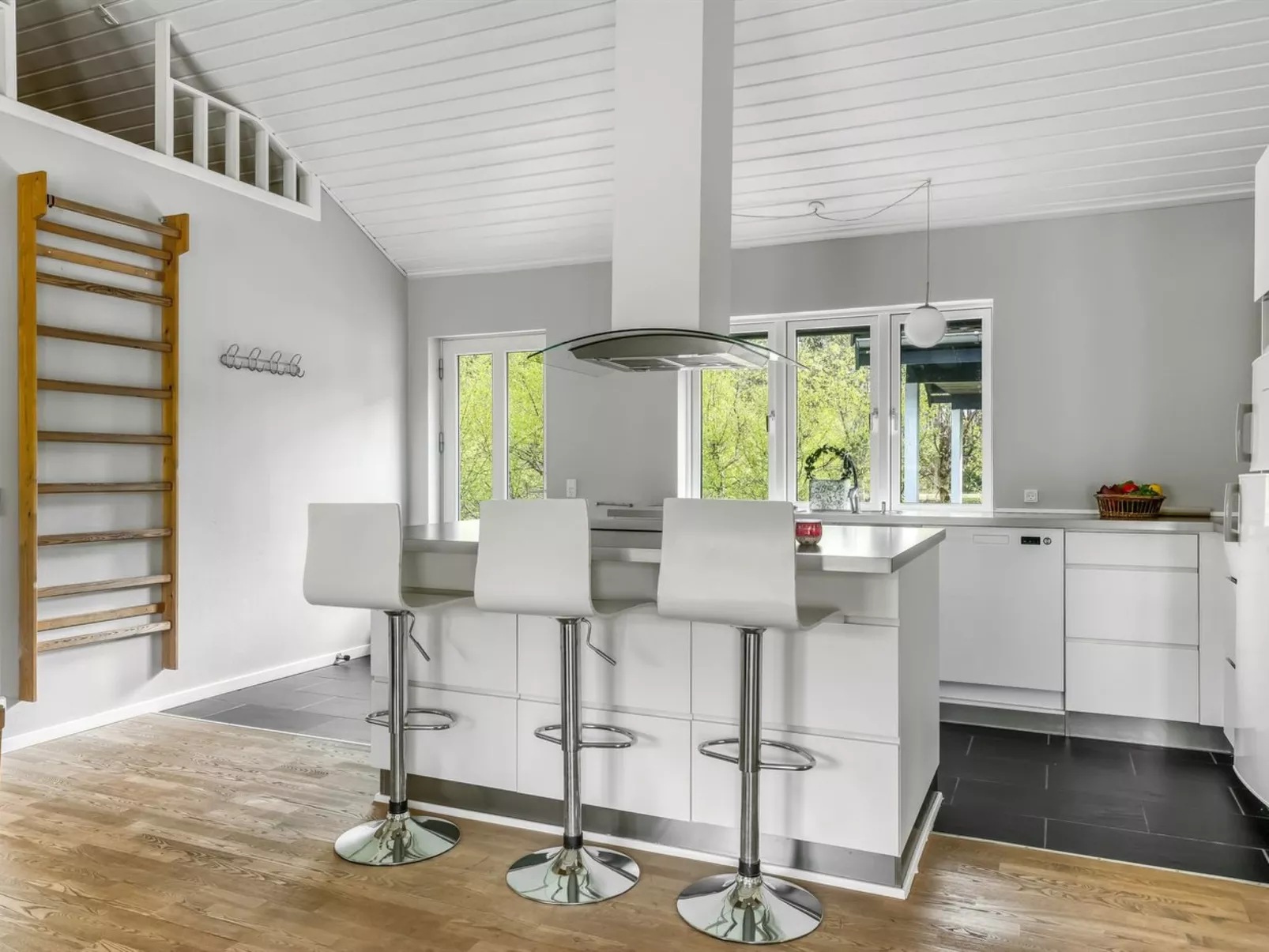 "Ellie" - 300m from the sea-Binnen