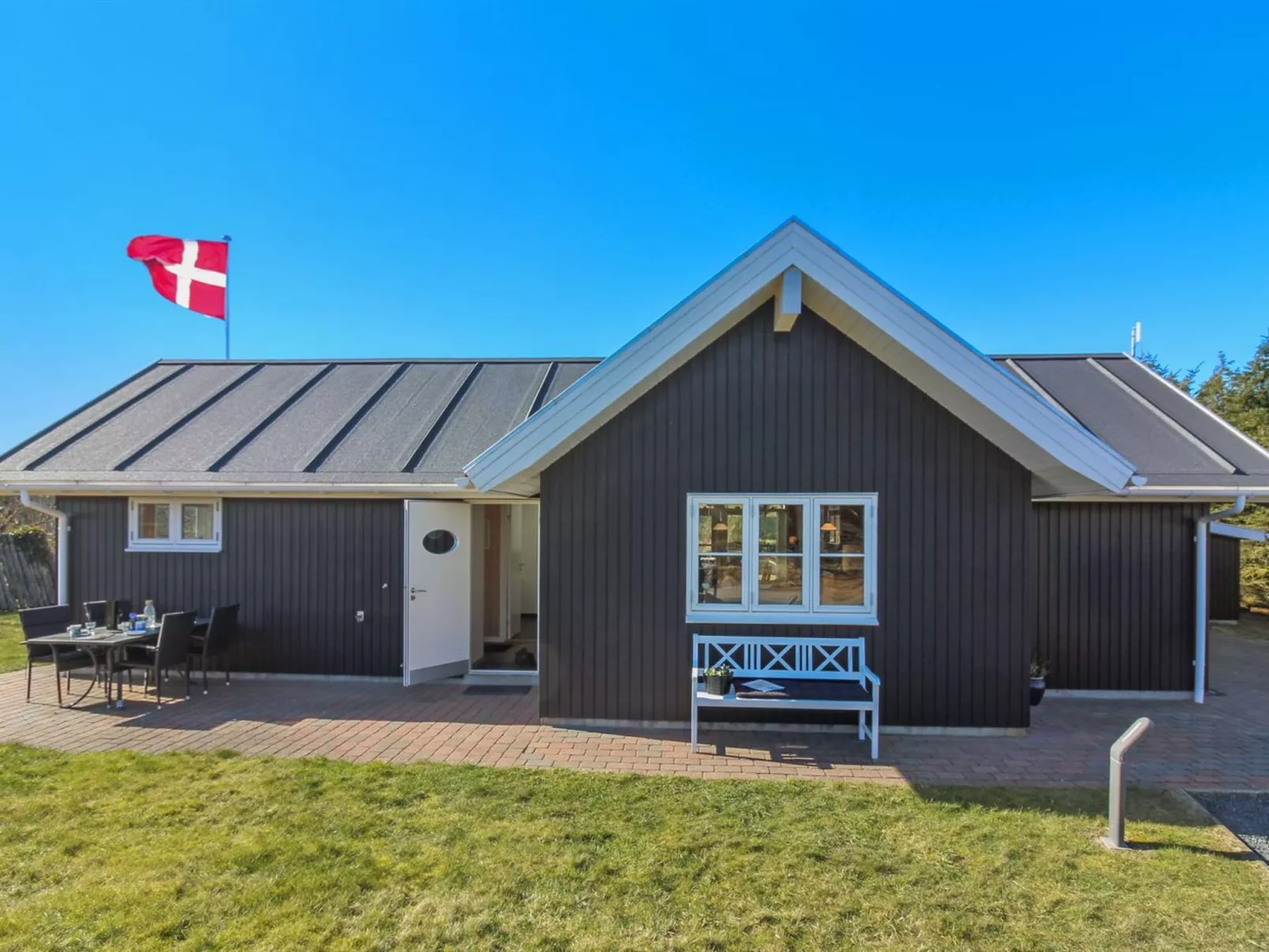 "Tilda" - 275m from the sea-Buiten