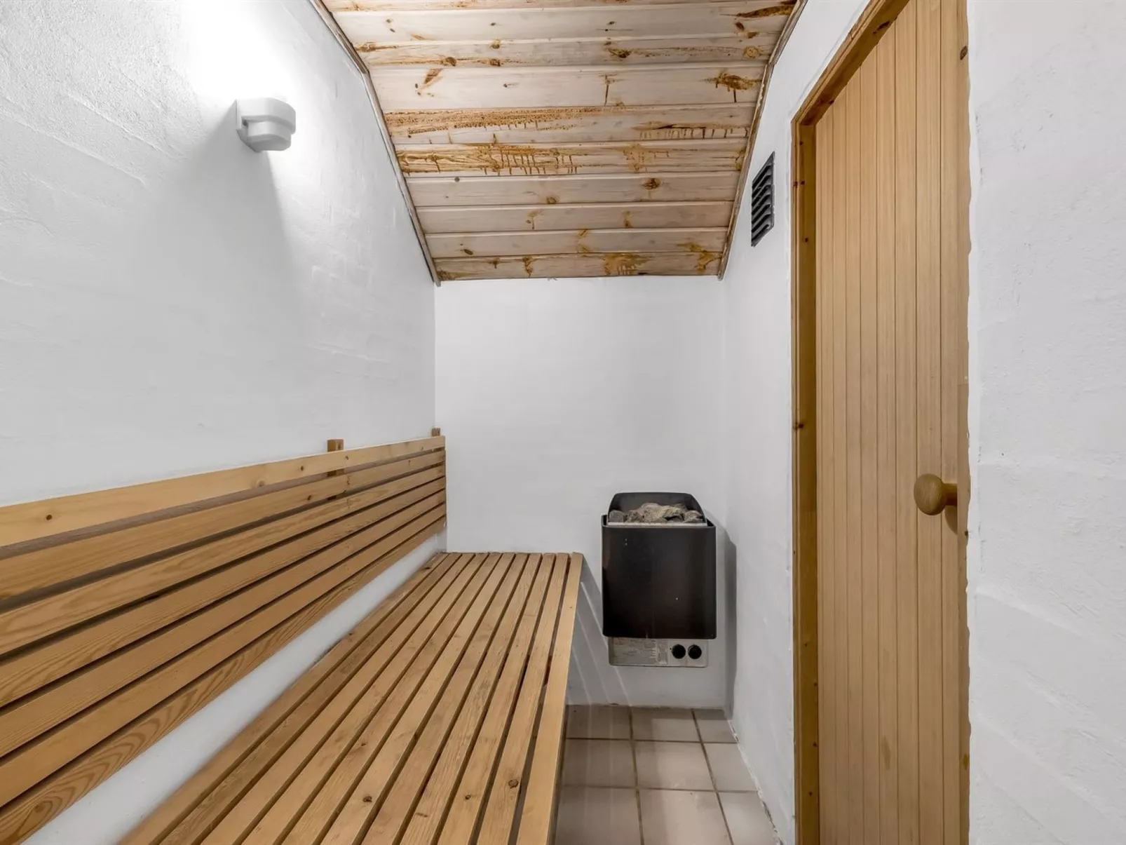 "Sylvi" - 1.7km from the sea-Binnen