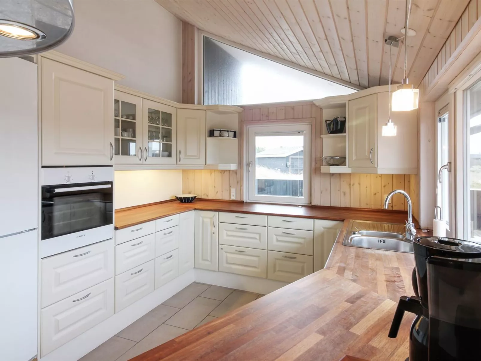 "Huno" - 400m from the sea-Binnen