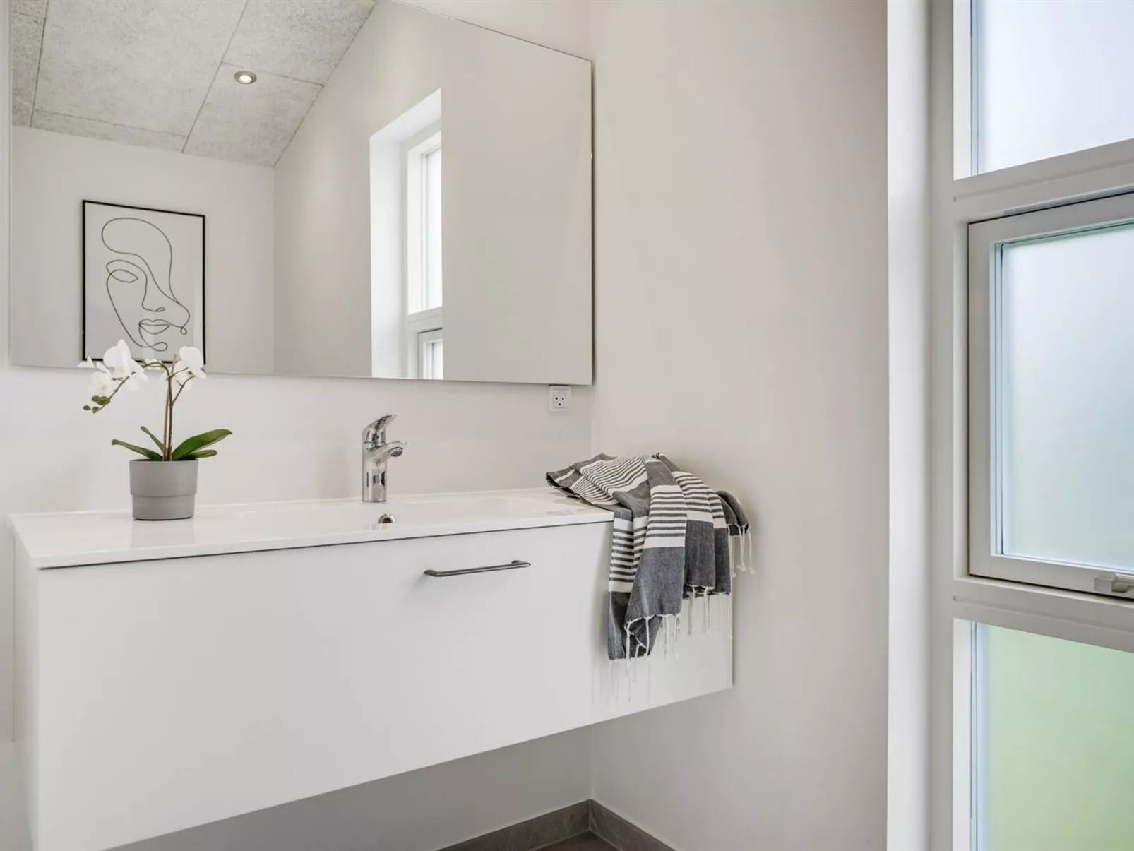 "Aatami" - 500m from the sea-Binnen