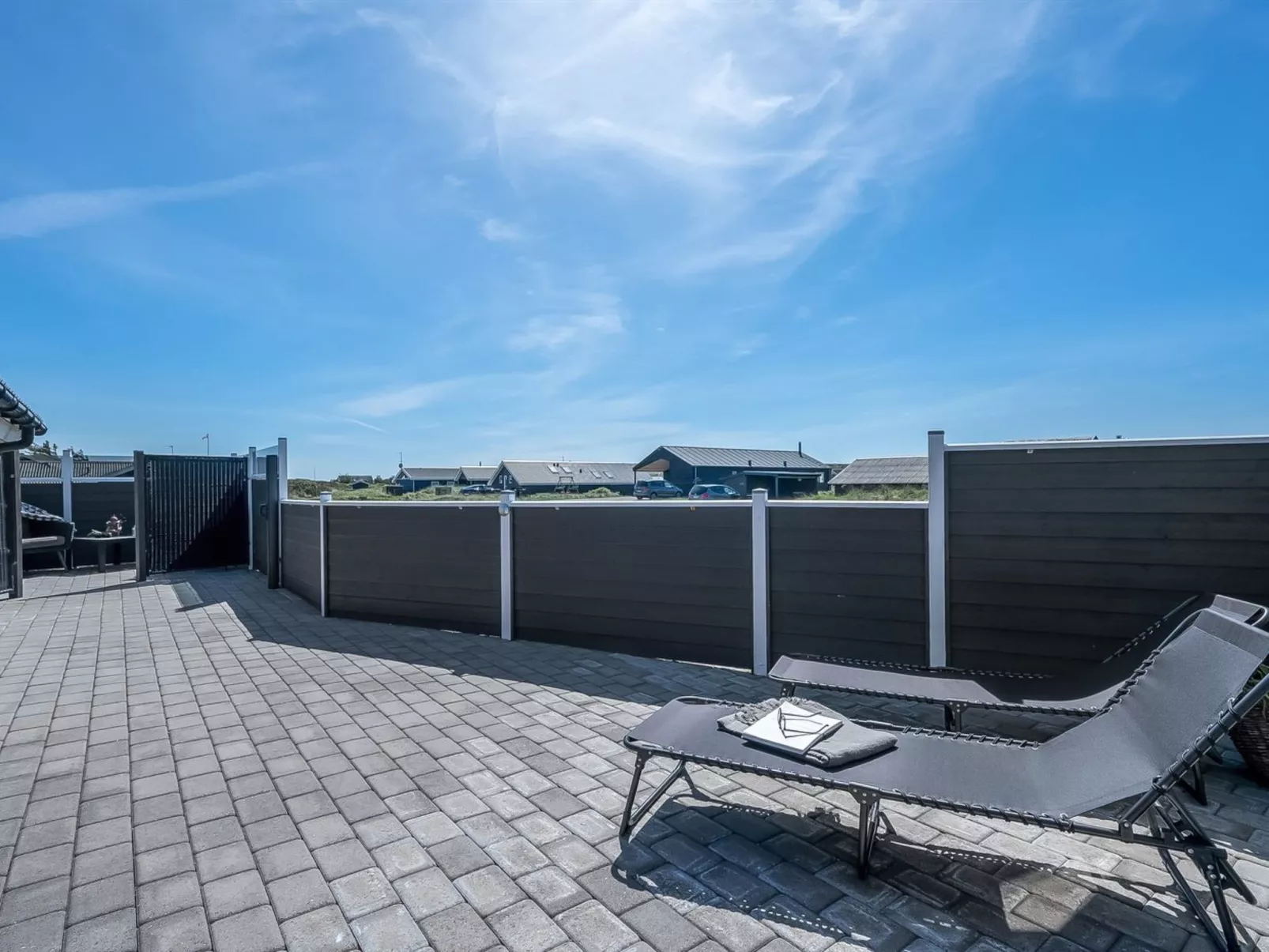 "Henning" -  from the sea-Buiten