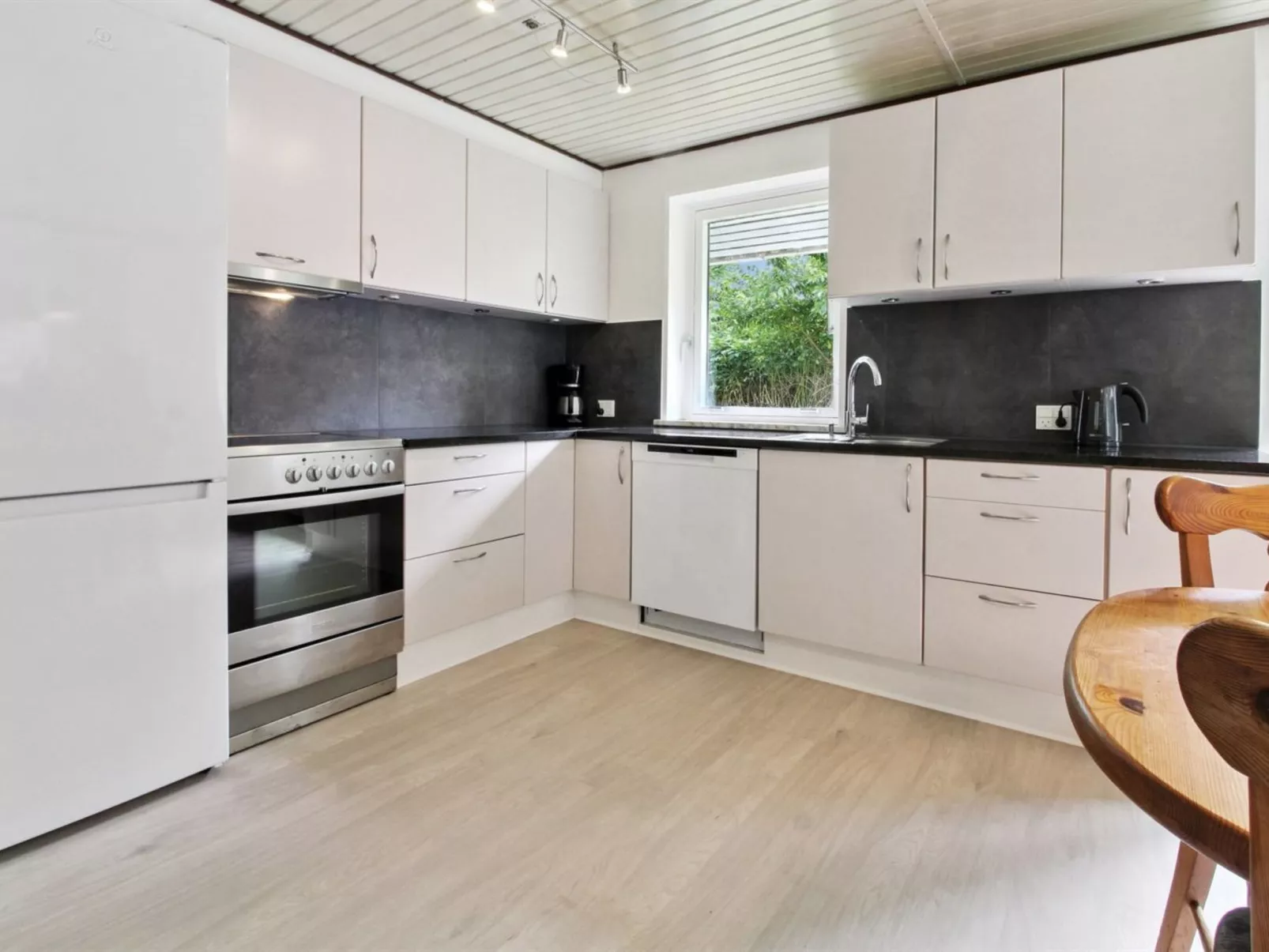 "Florinka" - 31km from the sea-Binnen