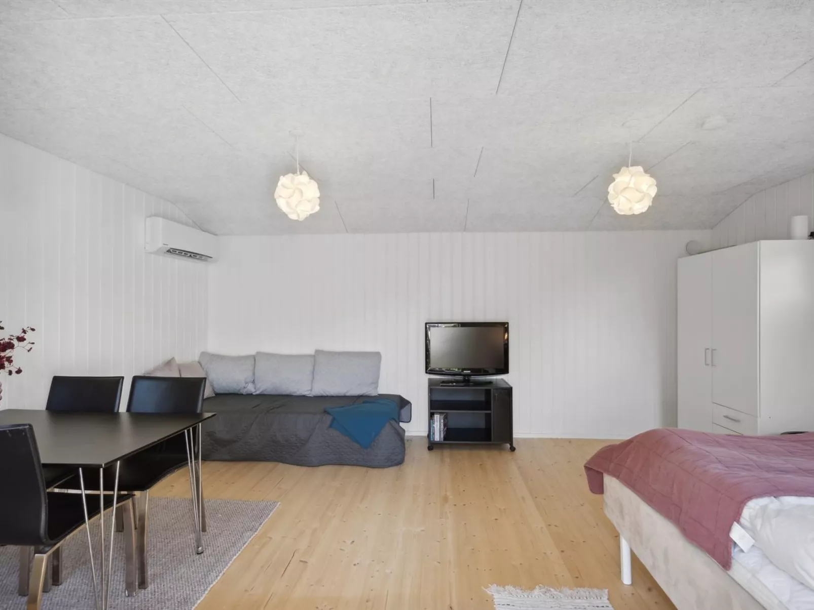 "Self" - 400m to the fjord-Binnen