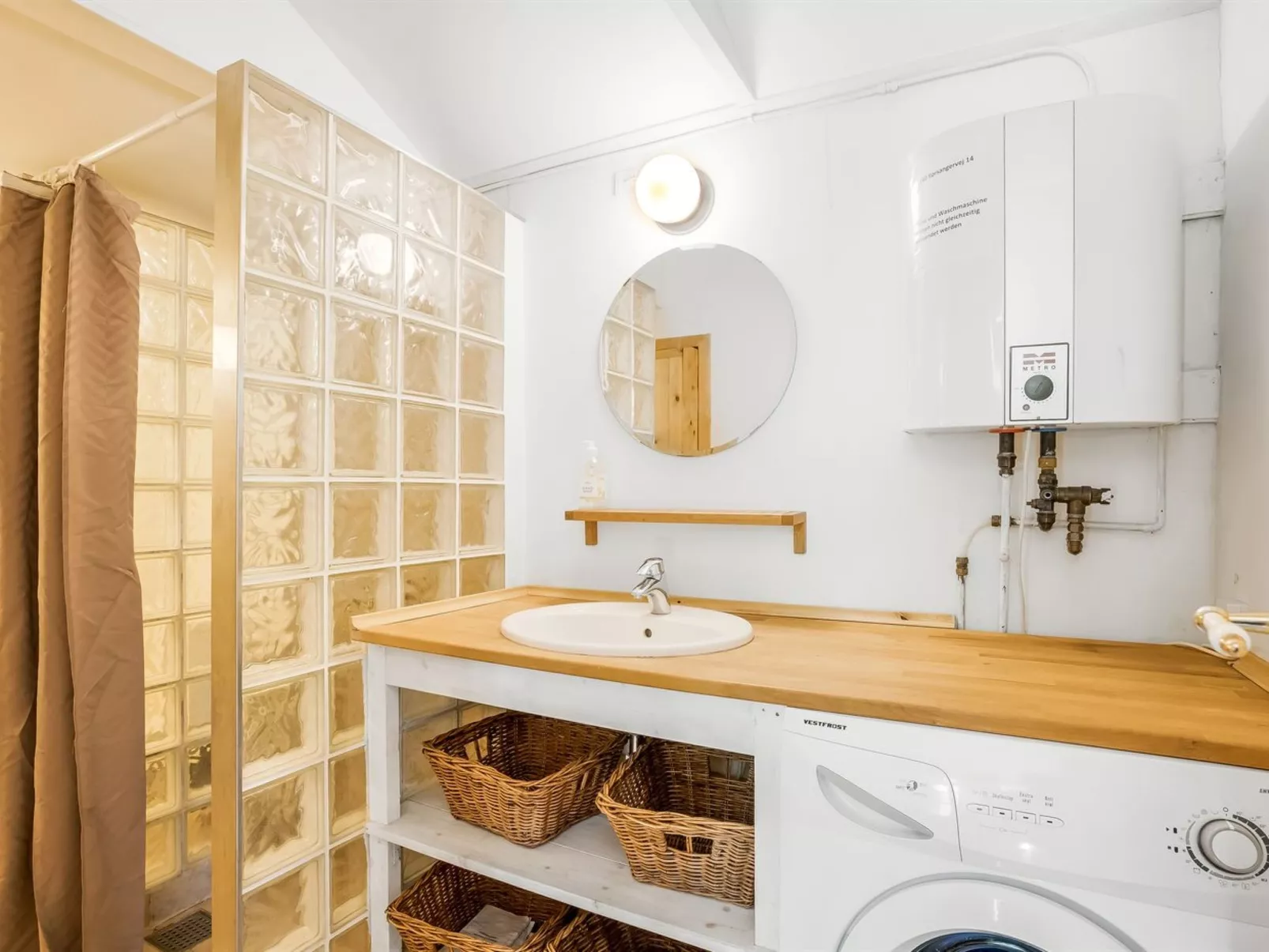 "Carly" - 100m from the sea-Binnen