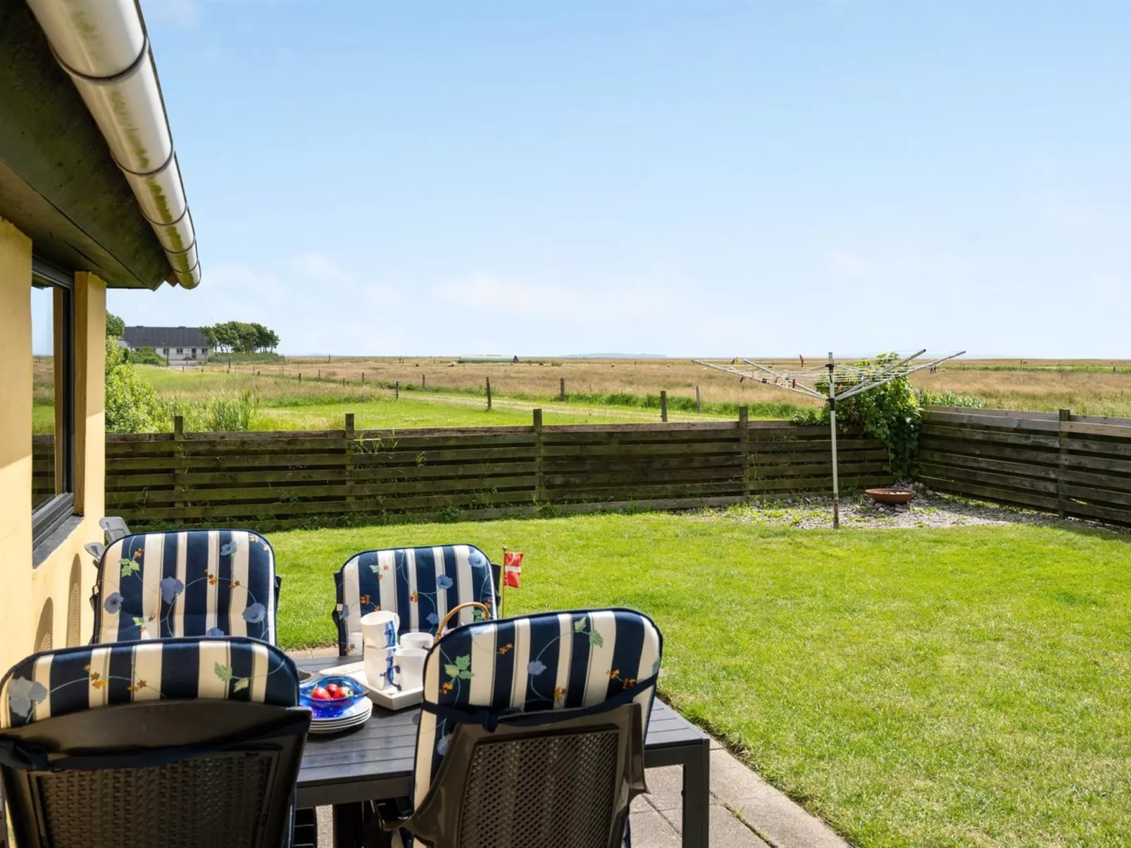 "Leocadia" - 150m to the fjord-Buiten