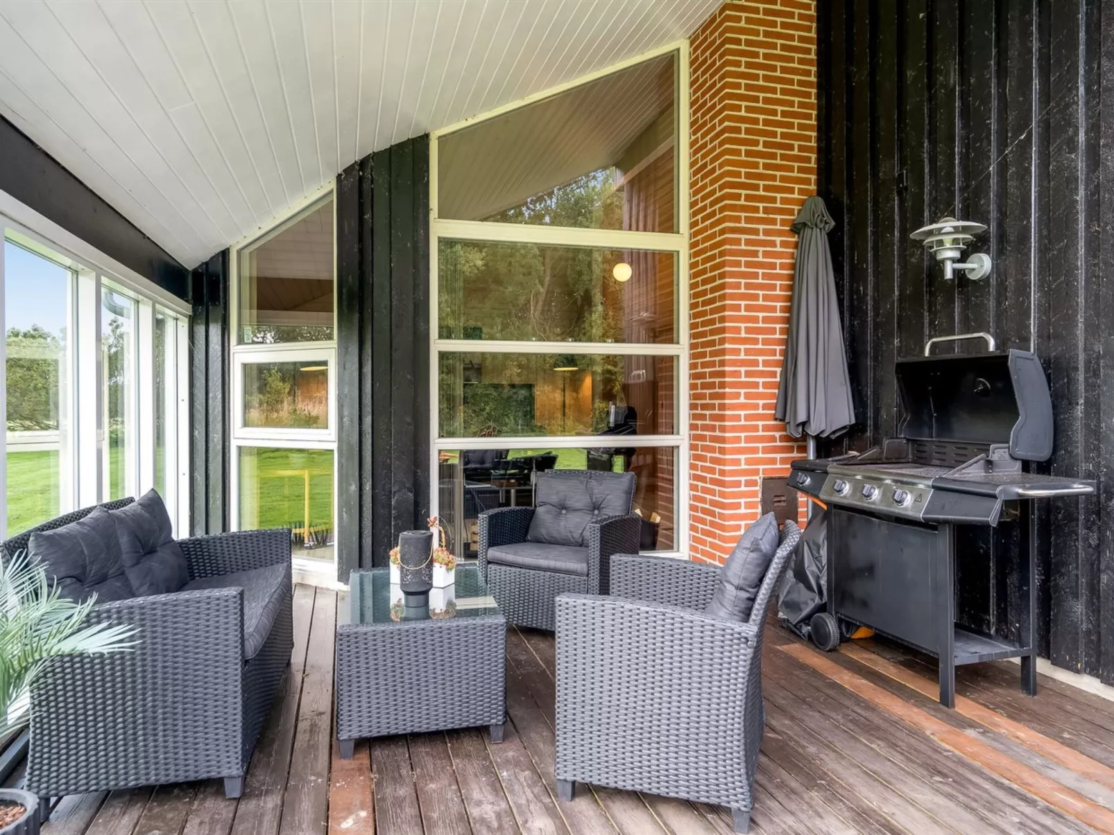 "Femke" - 250m to the fjord-Buiten