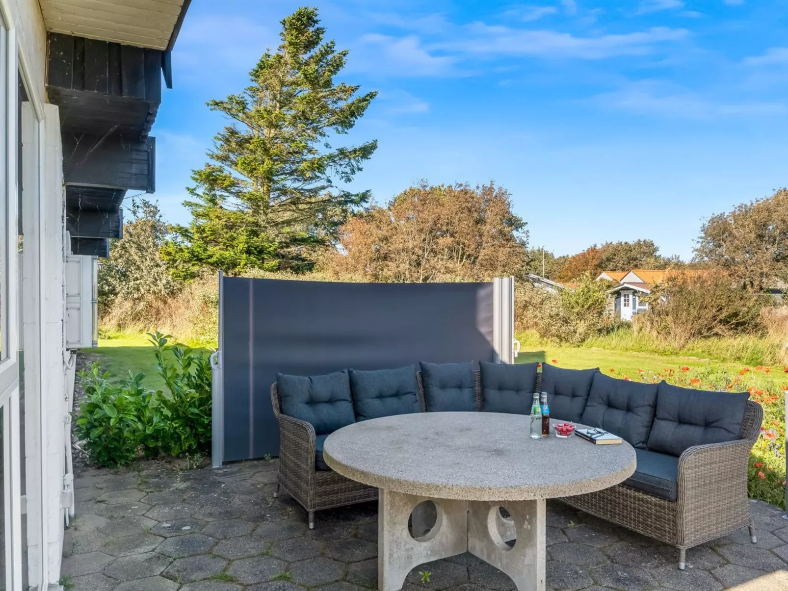 "Dunja" - 200m to the fjord-Buiten