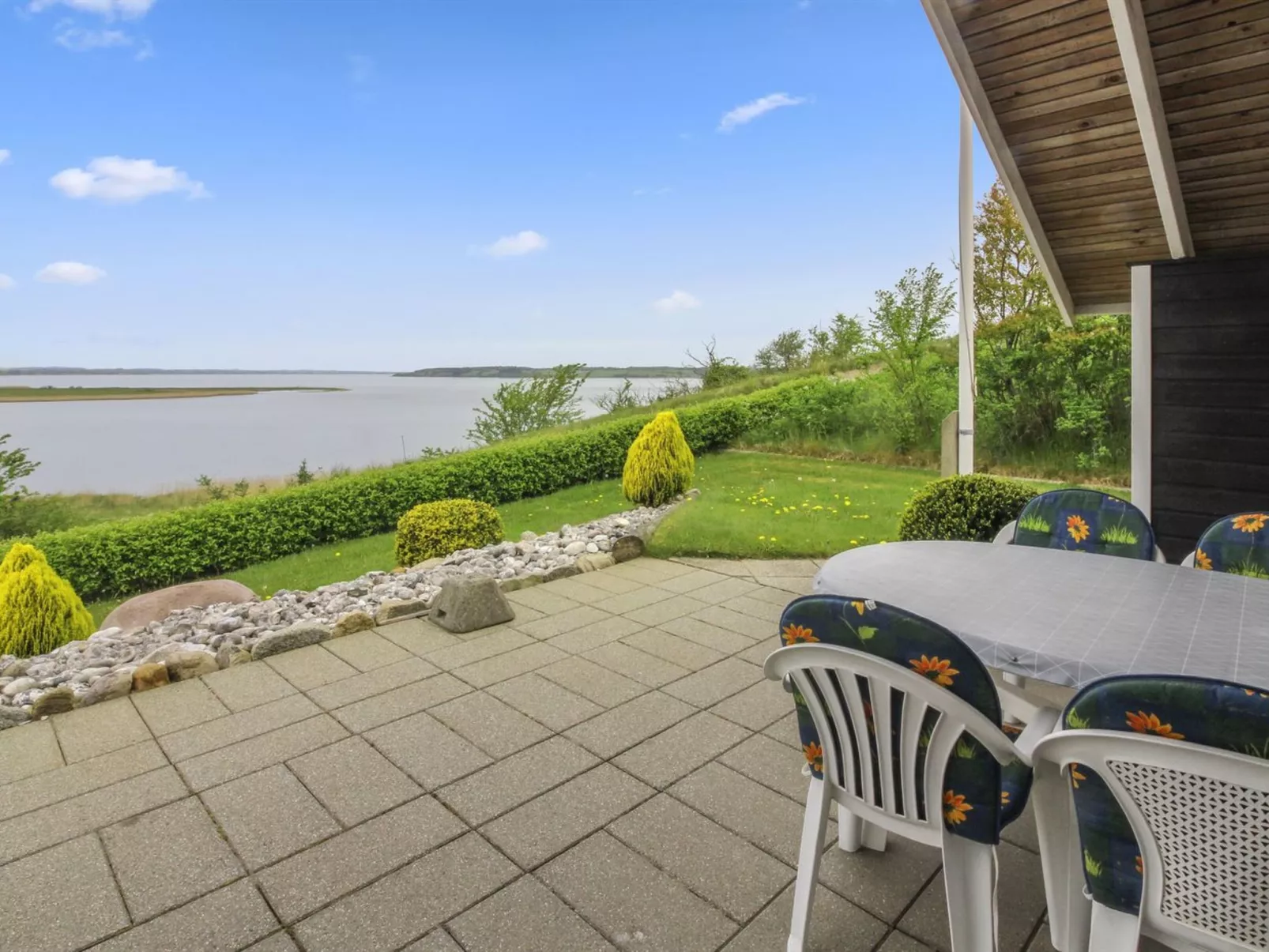 "Pirkka" - 50m to the fjord-Buiten