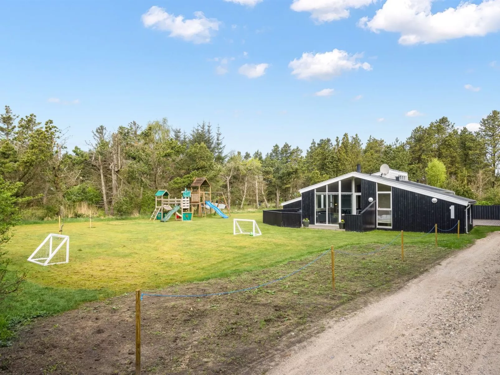 "Halwarth" - 250m from the sea