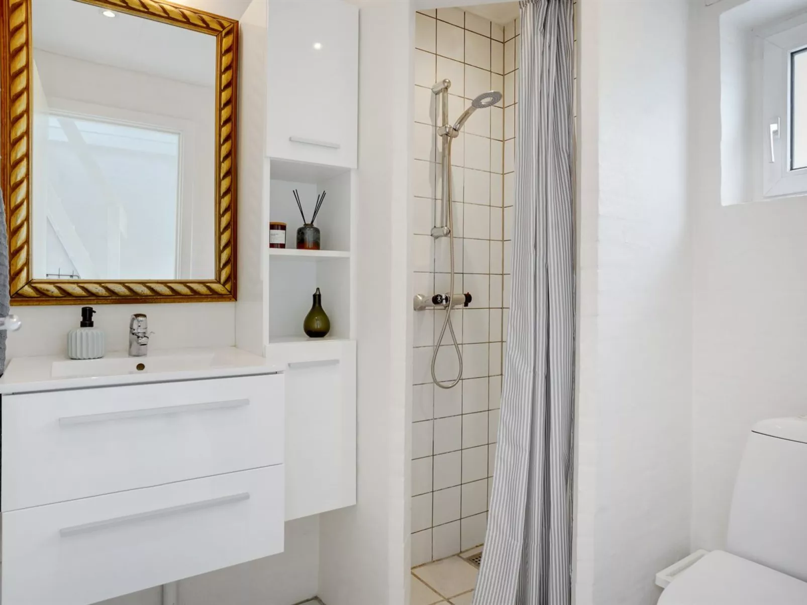 "Marjukka" - 10m from the sea-Binnen