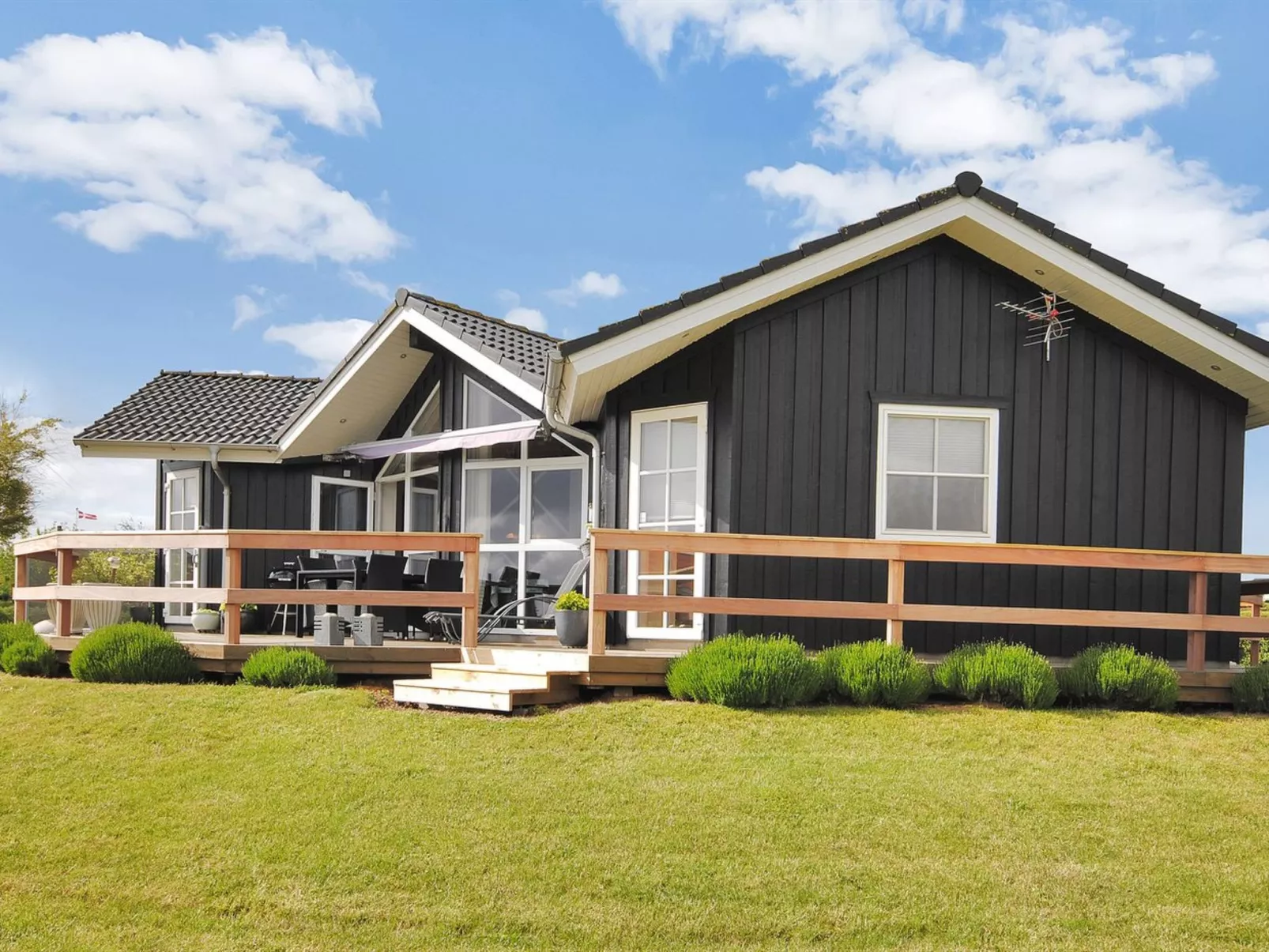 "Eberta" - 200m to the fjord-Buiten