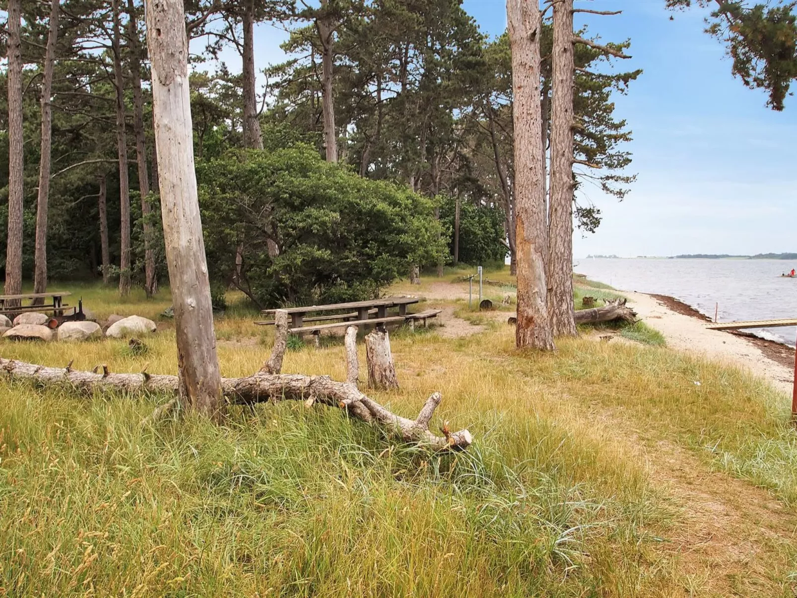 "Jeip" - 400m to the fjord-Buiten