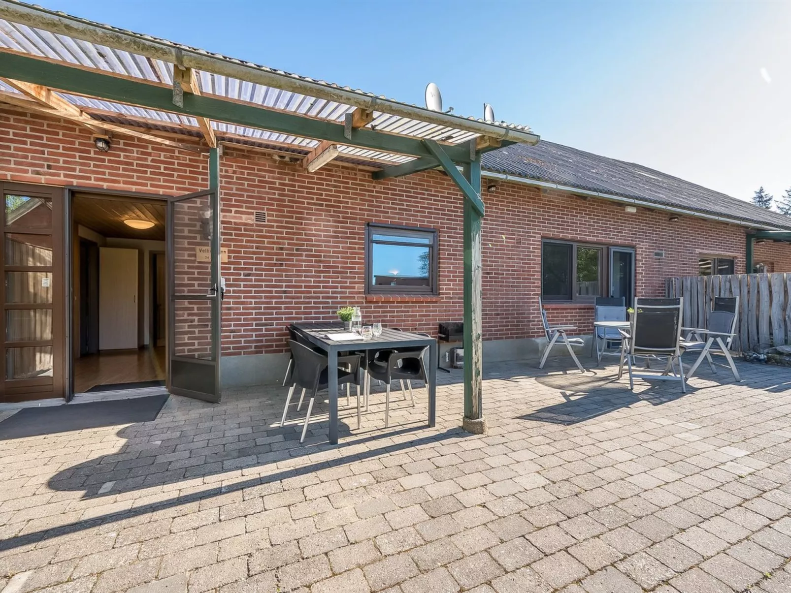 "Evina" - 17km to the fjord-Buiten