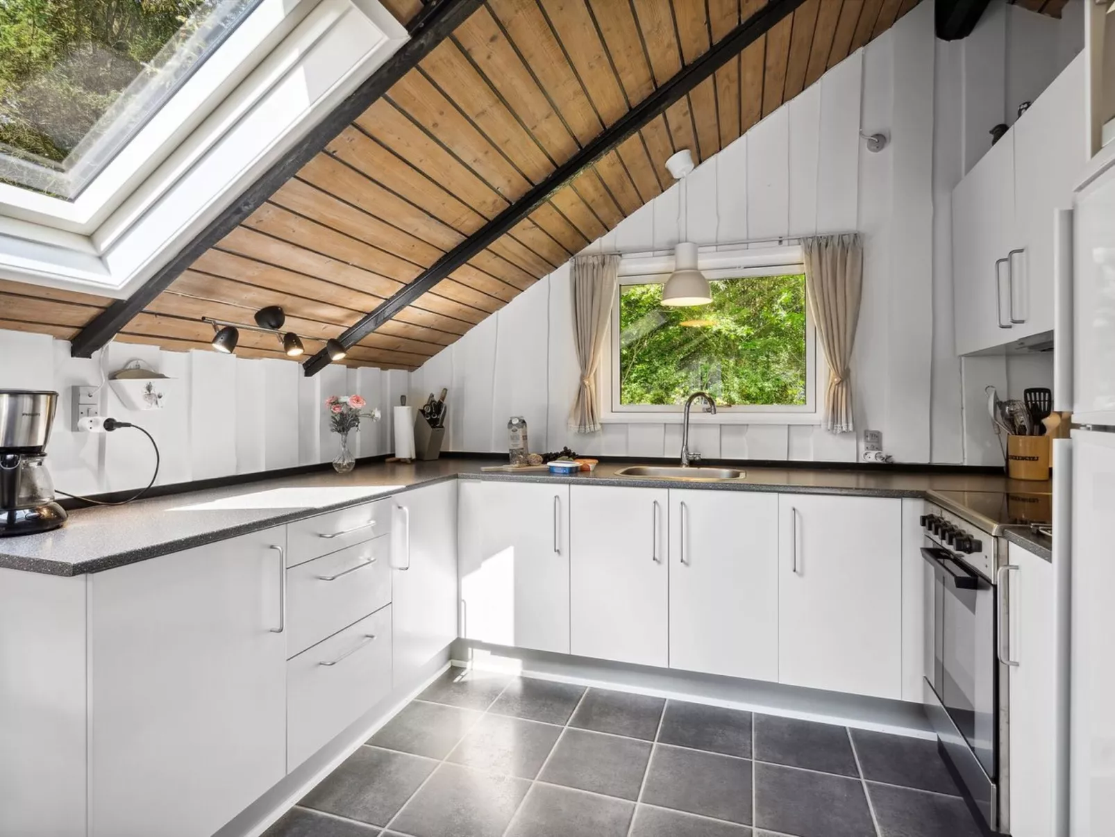 "Anselma" - 30km from the sea-Binnen