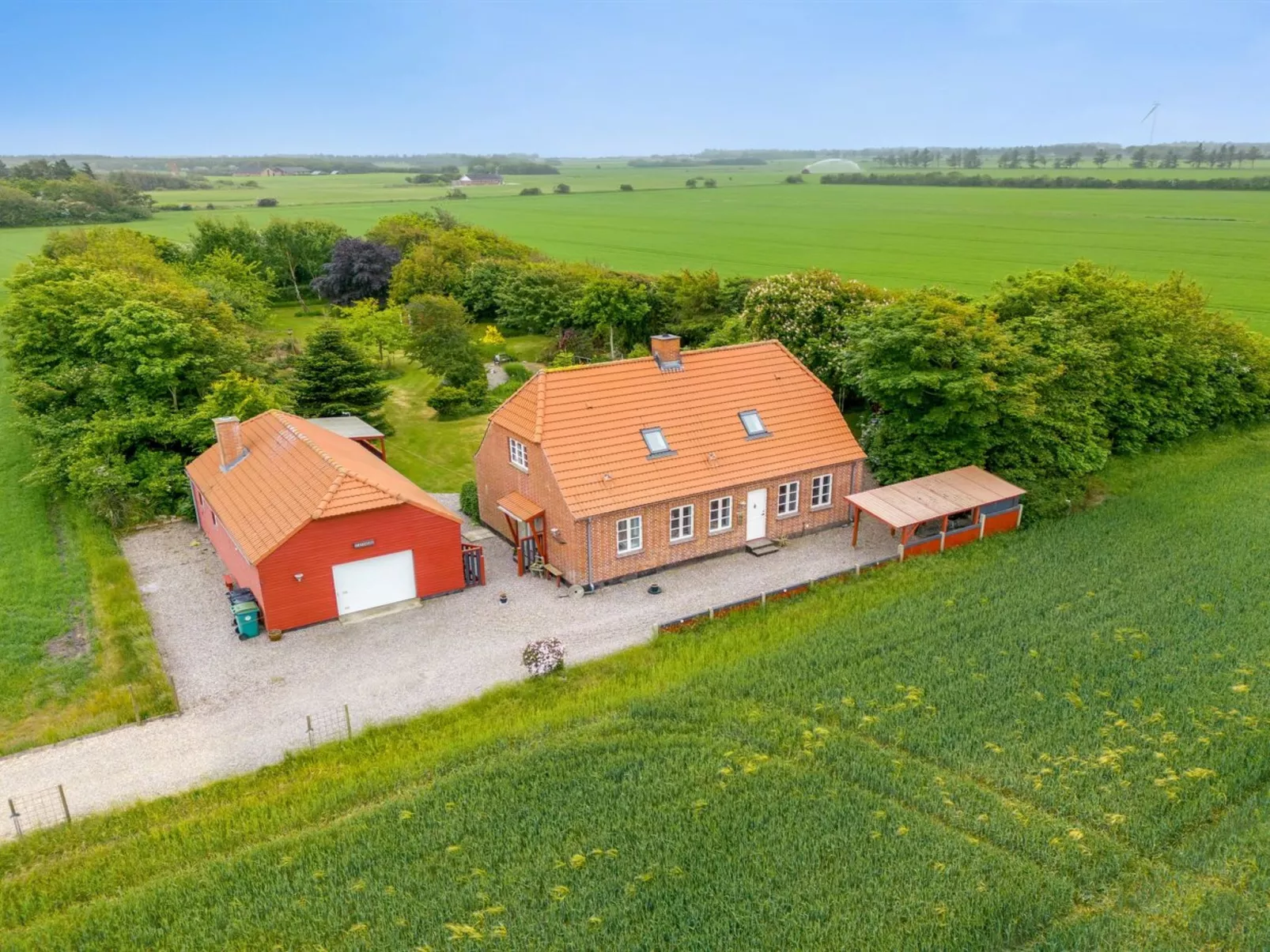 "Soria" - 600m to the fjord-Buiten