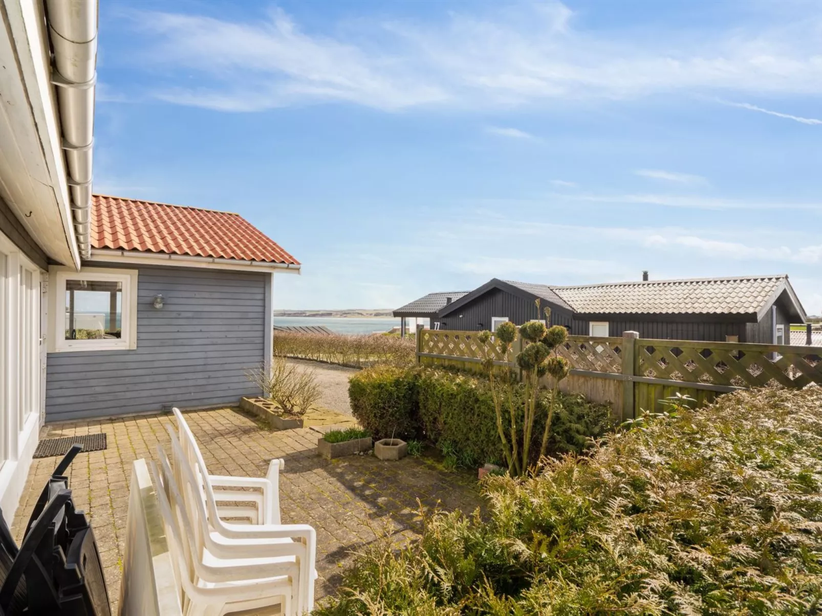 "Ormar" - 100m to the fjord-Buiten