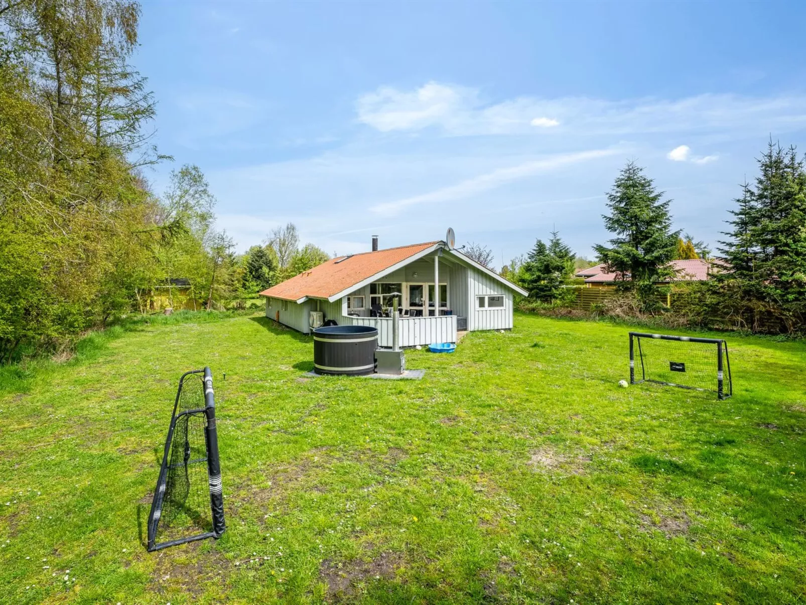 "Bjart" - 1.5km from the sea-Buiten